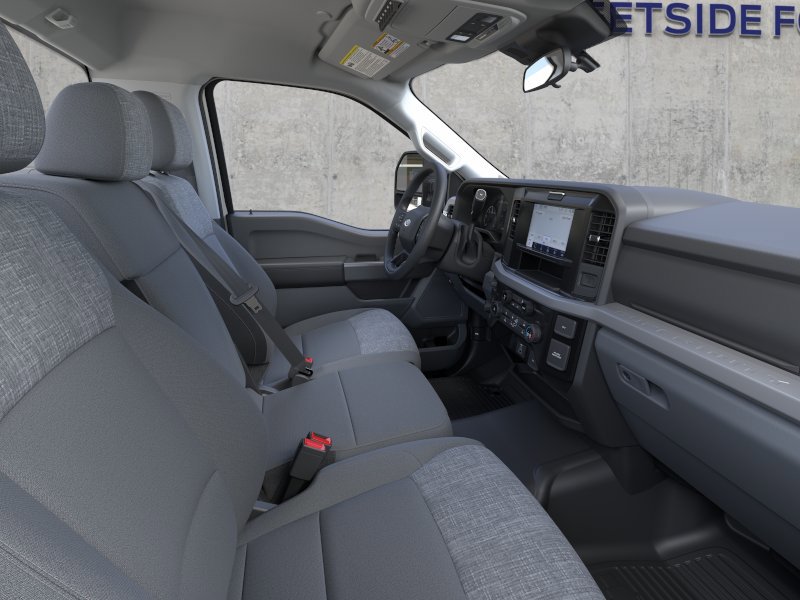 2025 Ford F-600 Super Duty Chassis Cab XLT - Photo 11