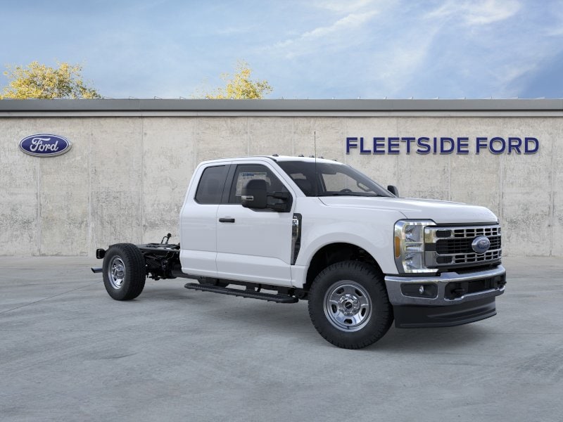 2025 Ford F-350 Super Duty Chassis Cab XL - Photo 7