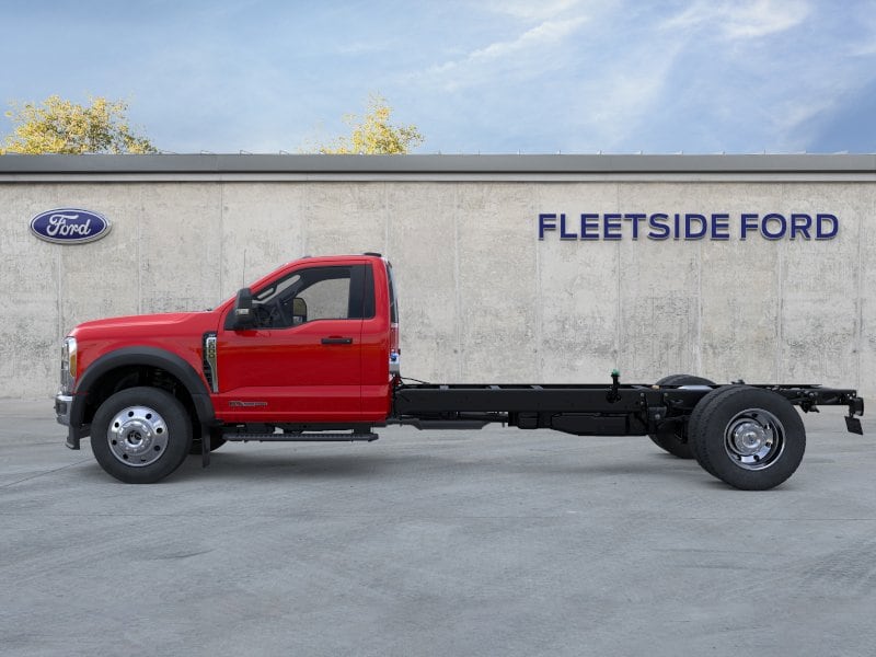 2025 Ford F-600 Super Duty Chassis Cab XLT - Photo 3