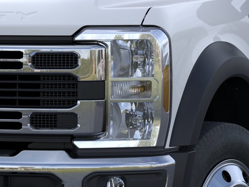 2025 Ford F-600 Super Duty Chassis Cab XLT - Photo 18