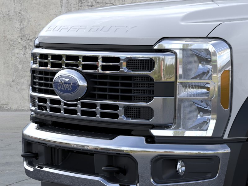 2025 Ford F-600 Super Duty Chassis Cab XLT - Photo 17