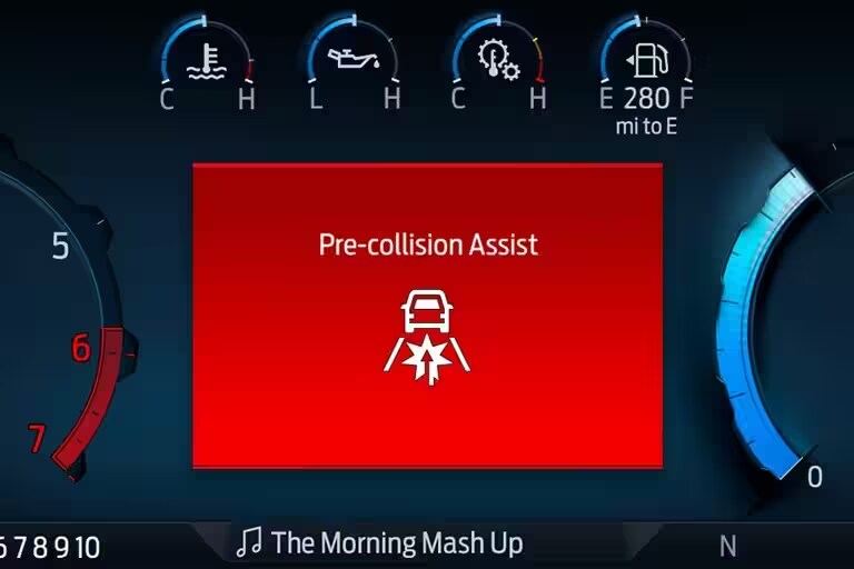 P708_LXcluster_GAS_PreCollisionAssist_35mph_32.png