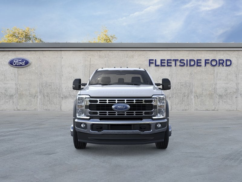 2025 Ford F-600 Super Duty Chassis Cab XLT - Photo 6