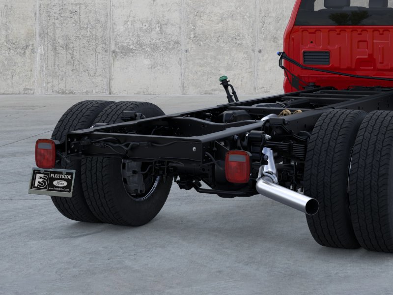 2025 Ford F-600 Super Duty Chassis Cab XLT - Photo 21