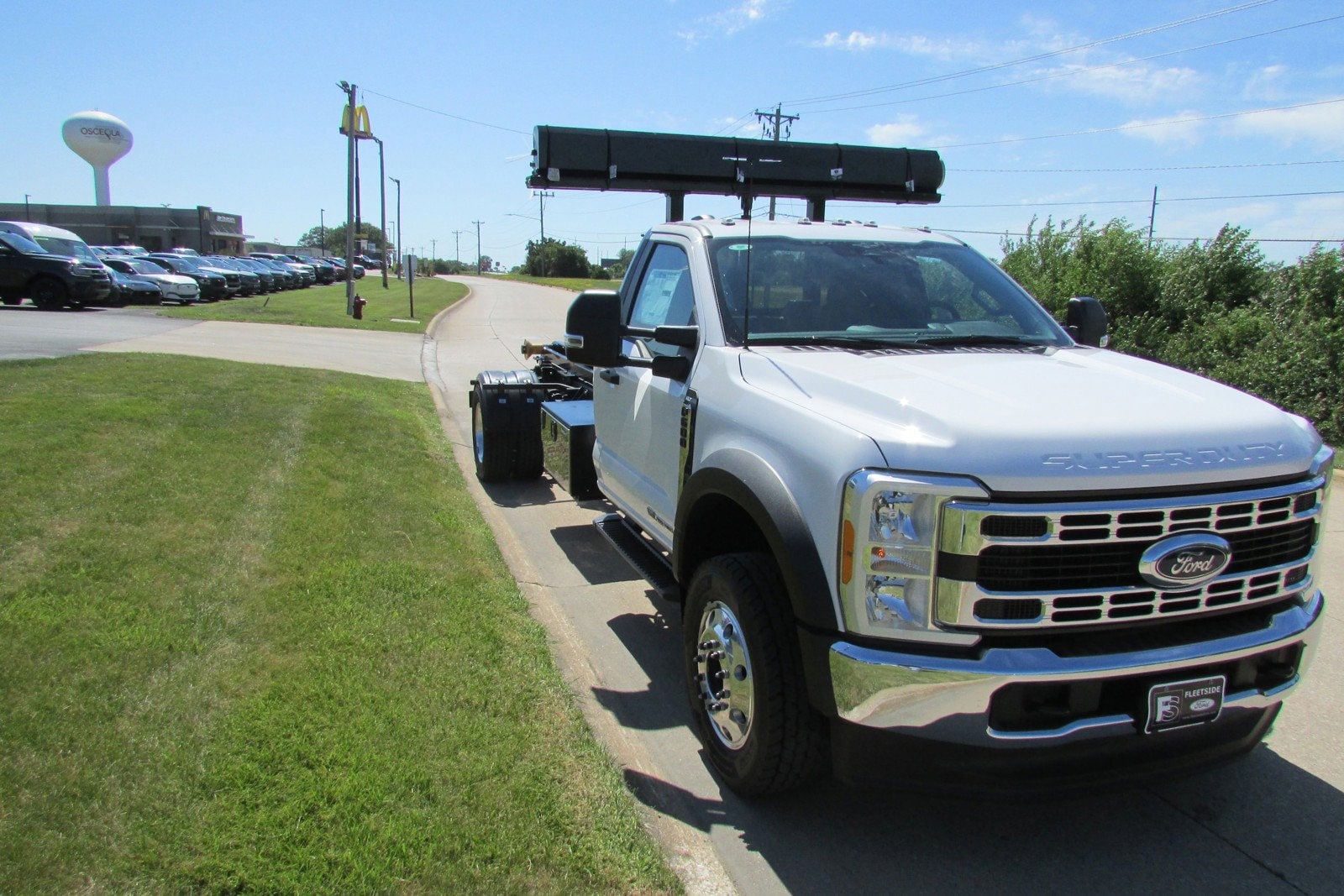 2023 Ford F-600 XLT 4x4 Regular Cab 205-In DRW's photo
