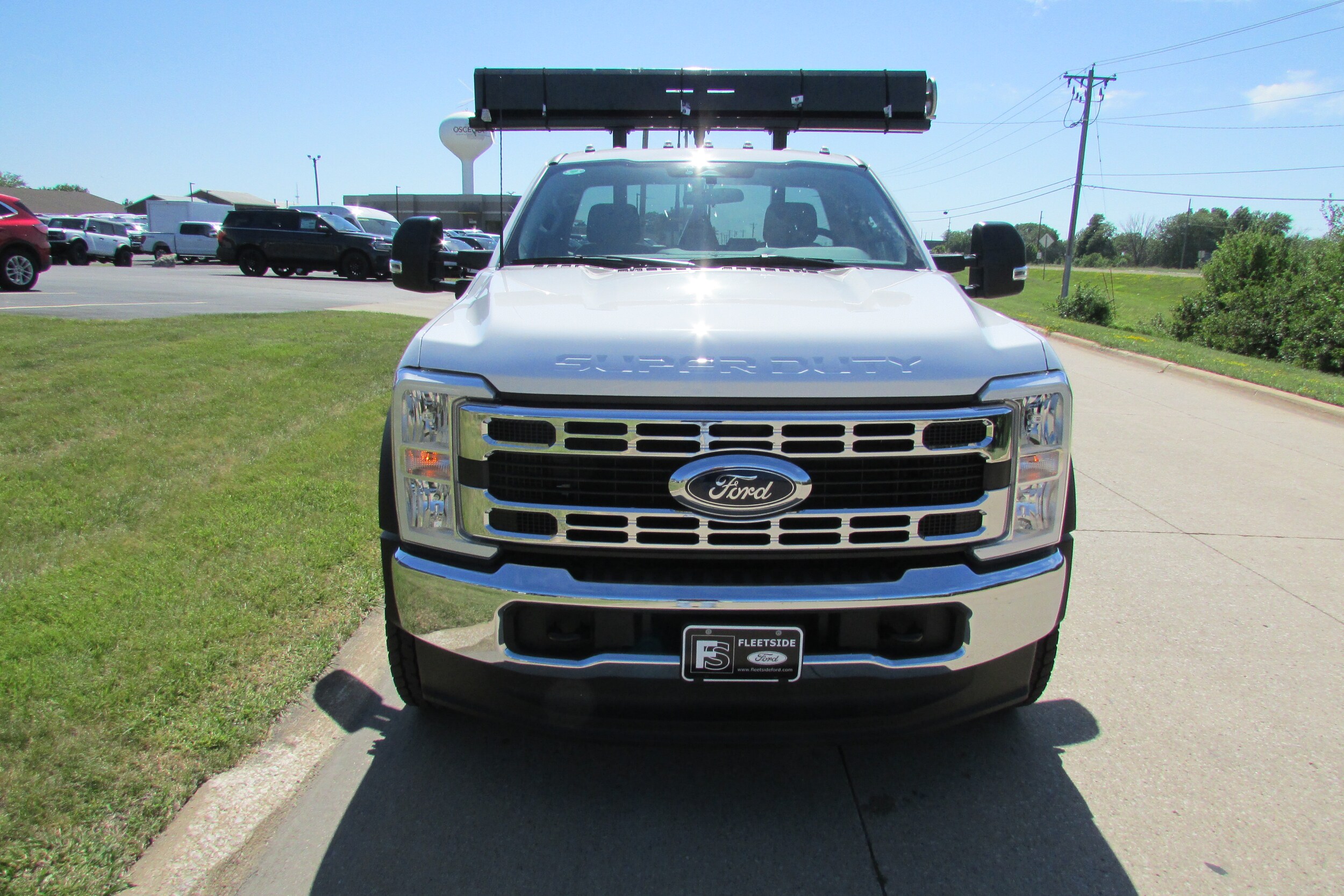 2023 Ford F-600 photo 2