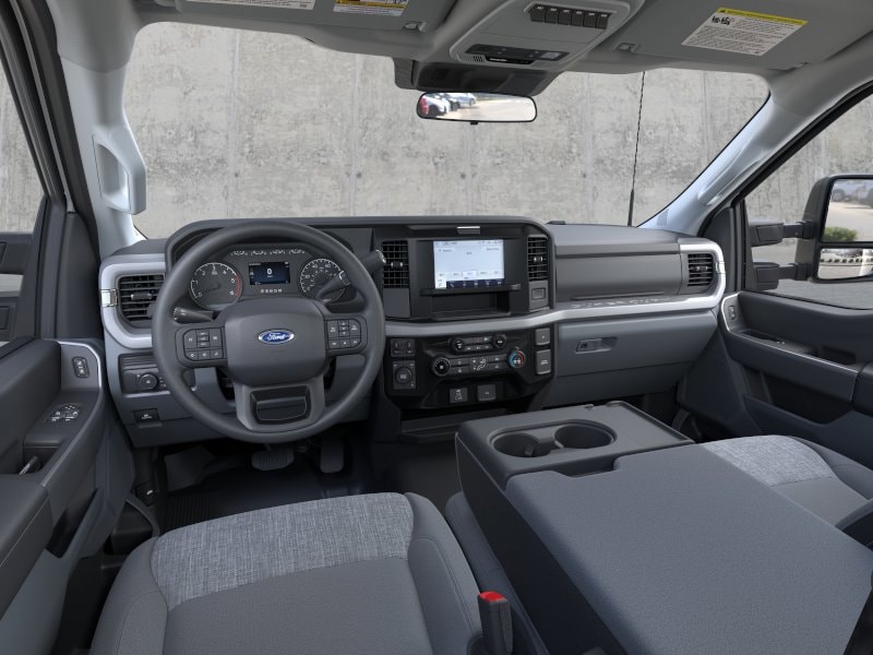2025 Ford F-600 Super Duty Chassis Cab XLT - Photo 9