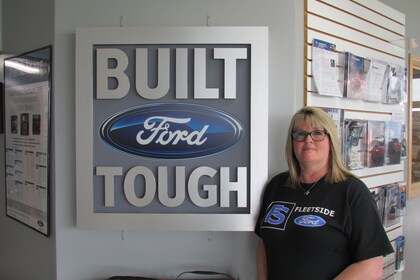 Staff member Jeniffer Whirrett from ID_6edce138f4ea