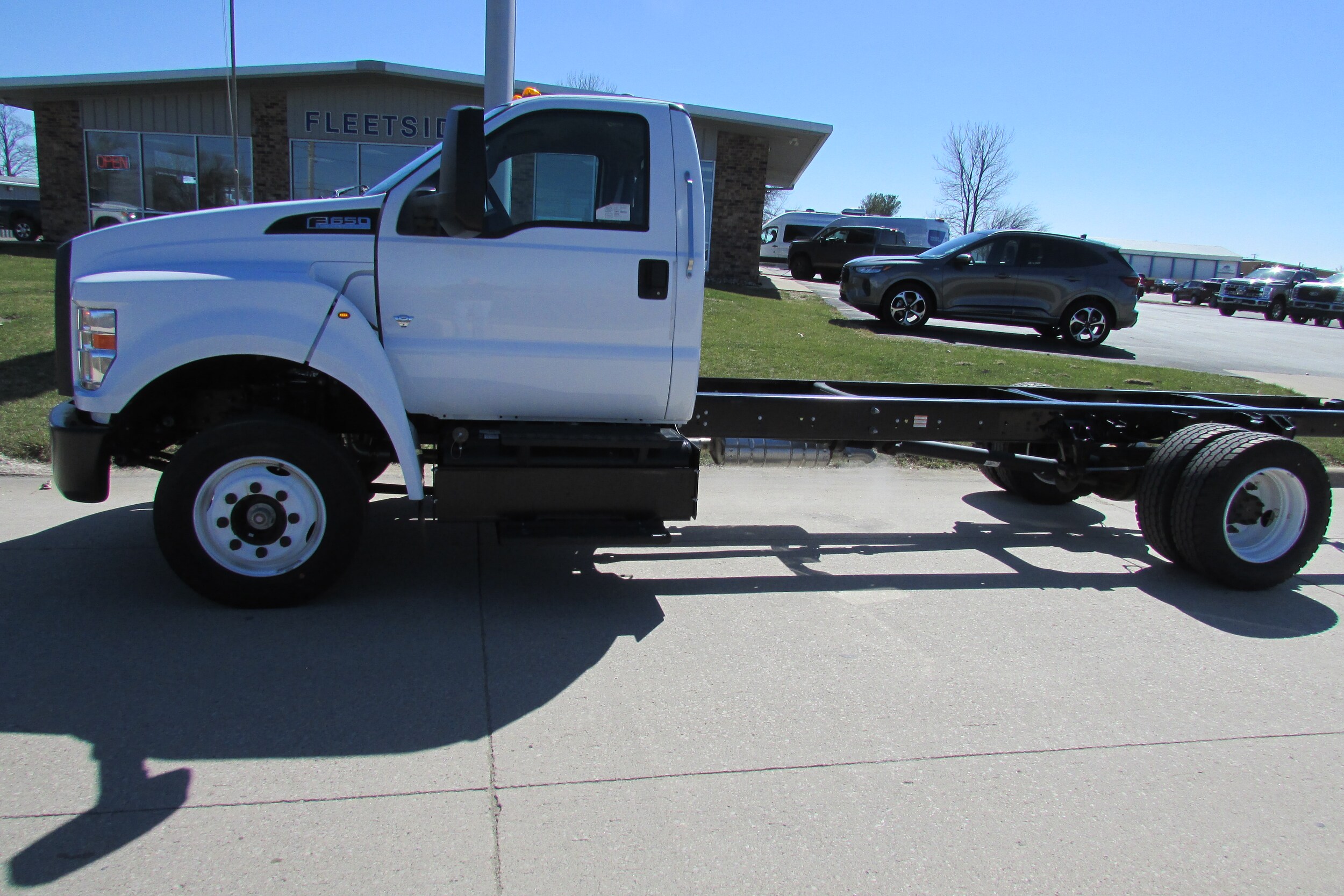 2024 Ford F-650 Pro Loader photo 4