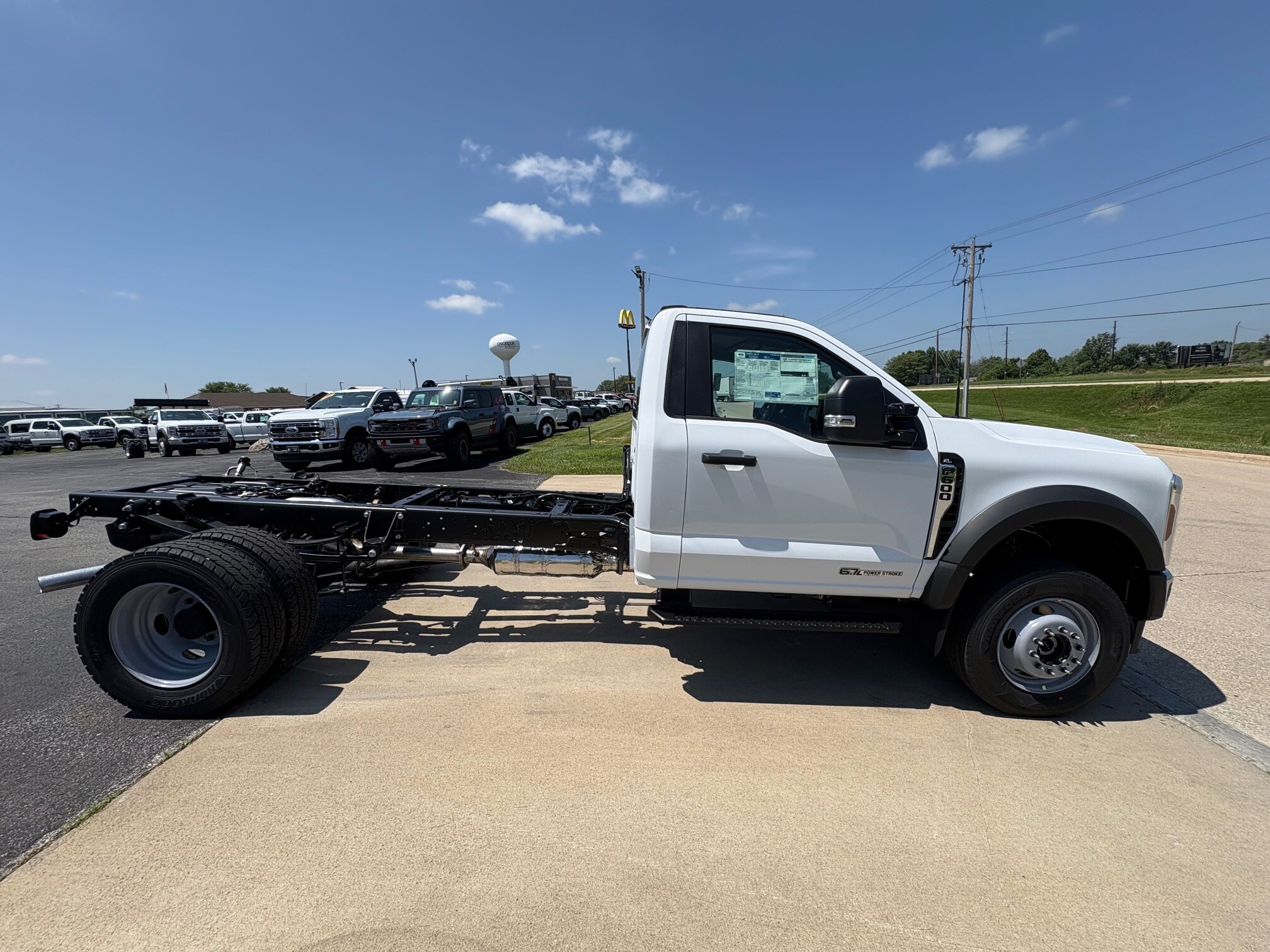 2025 Ford F-600 photo 4