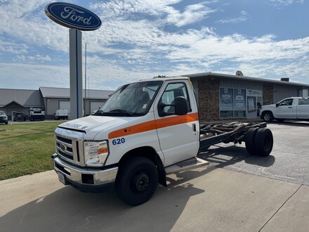 2016 Ford Econoline 450 Cutaway Base DRW Chassis Truck