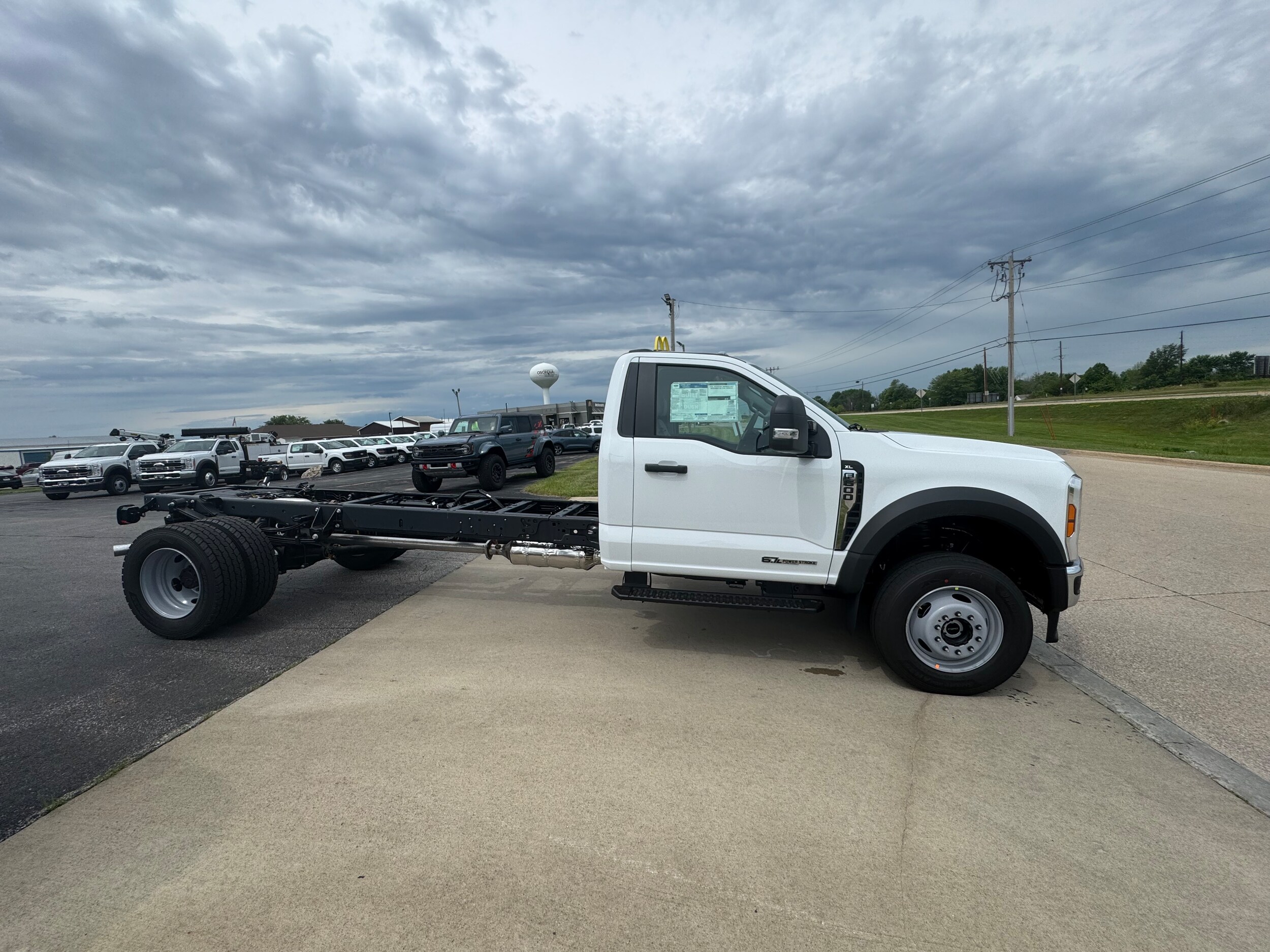 2025 Ford F-600 photo 4