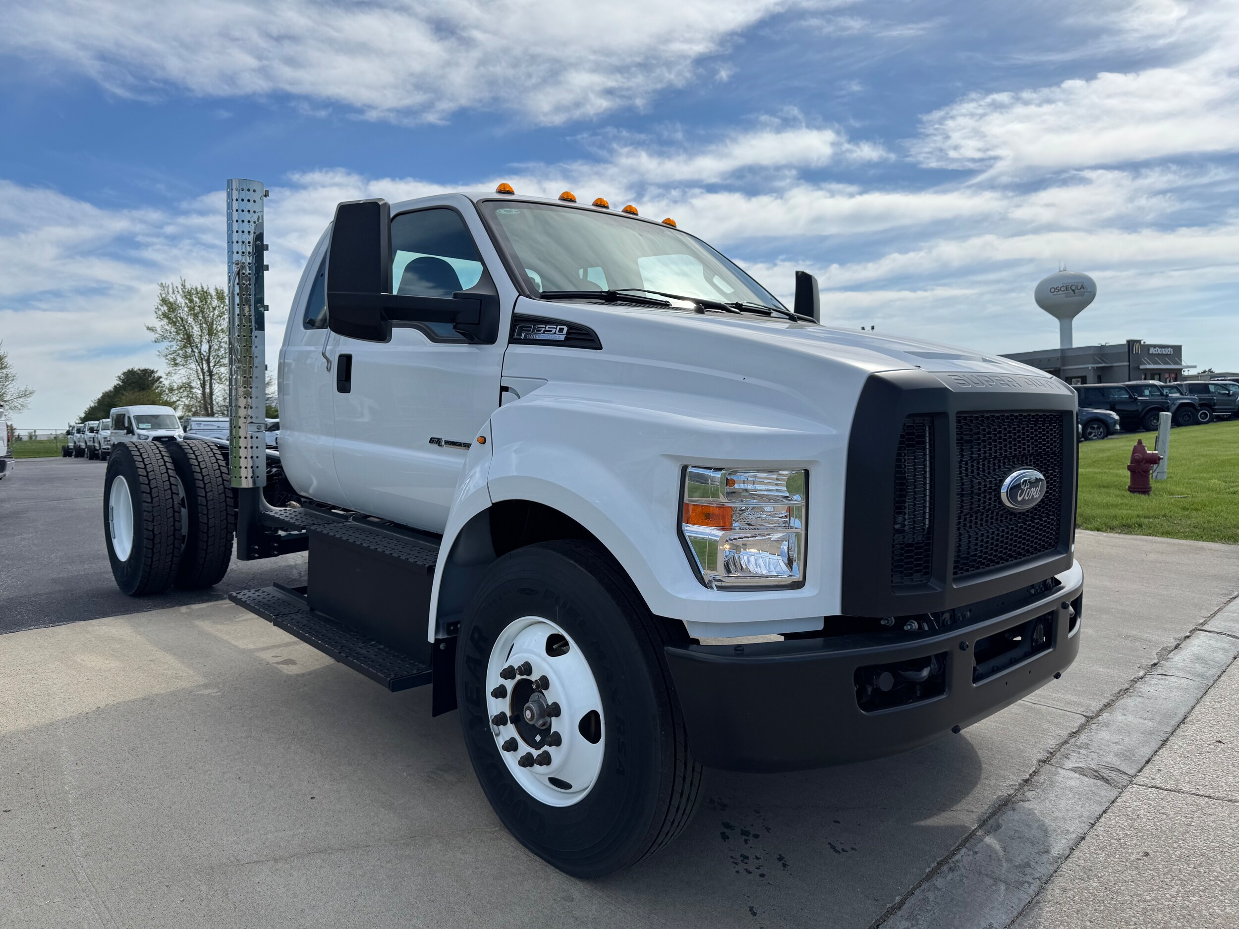 2025 Ford F-650 Base photo 3