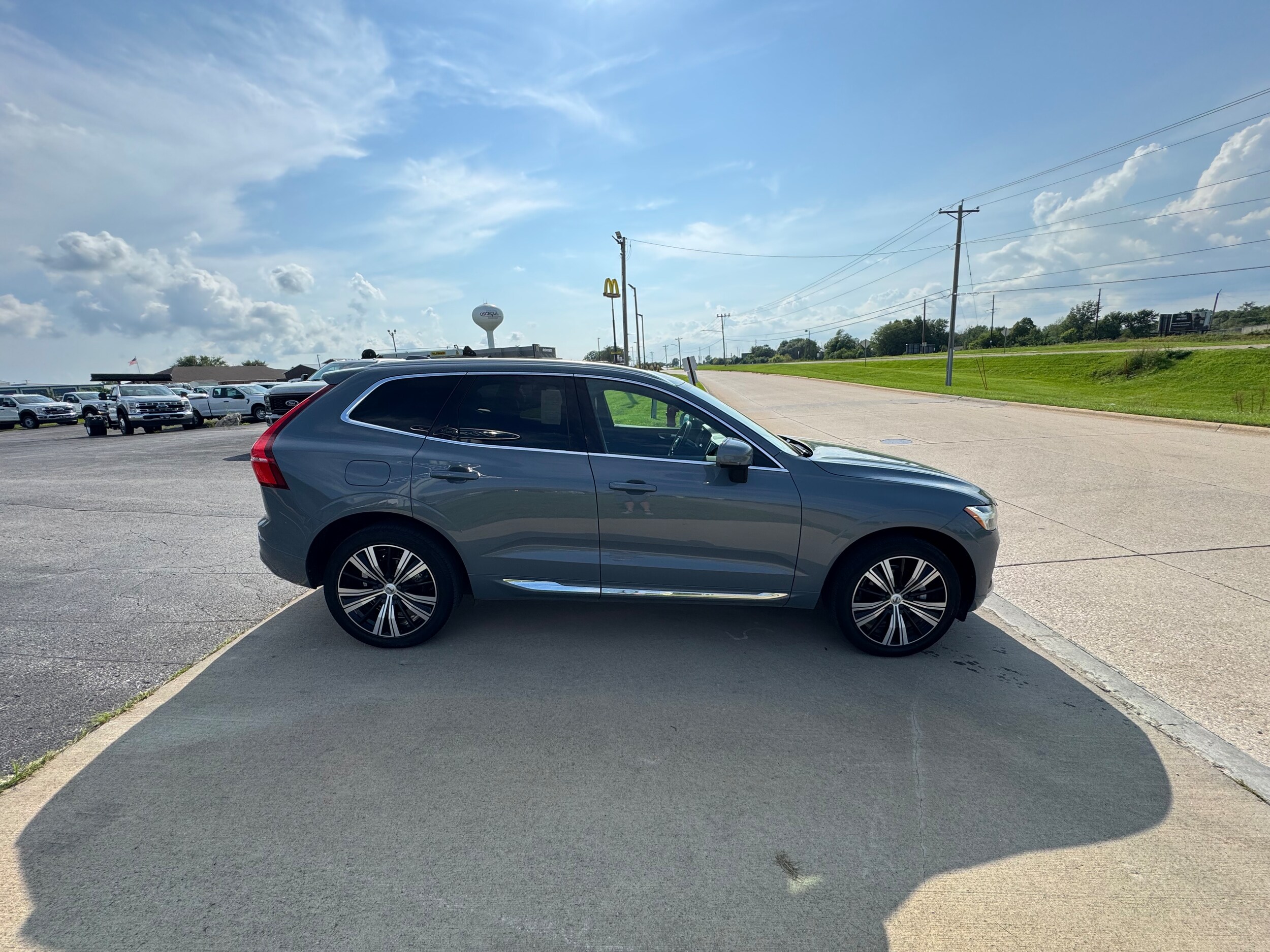 2022 Volvo XC60 B5 Inscription photo 4