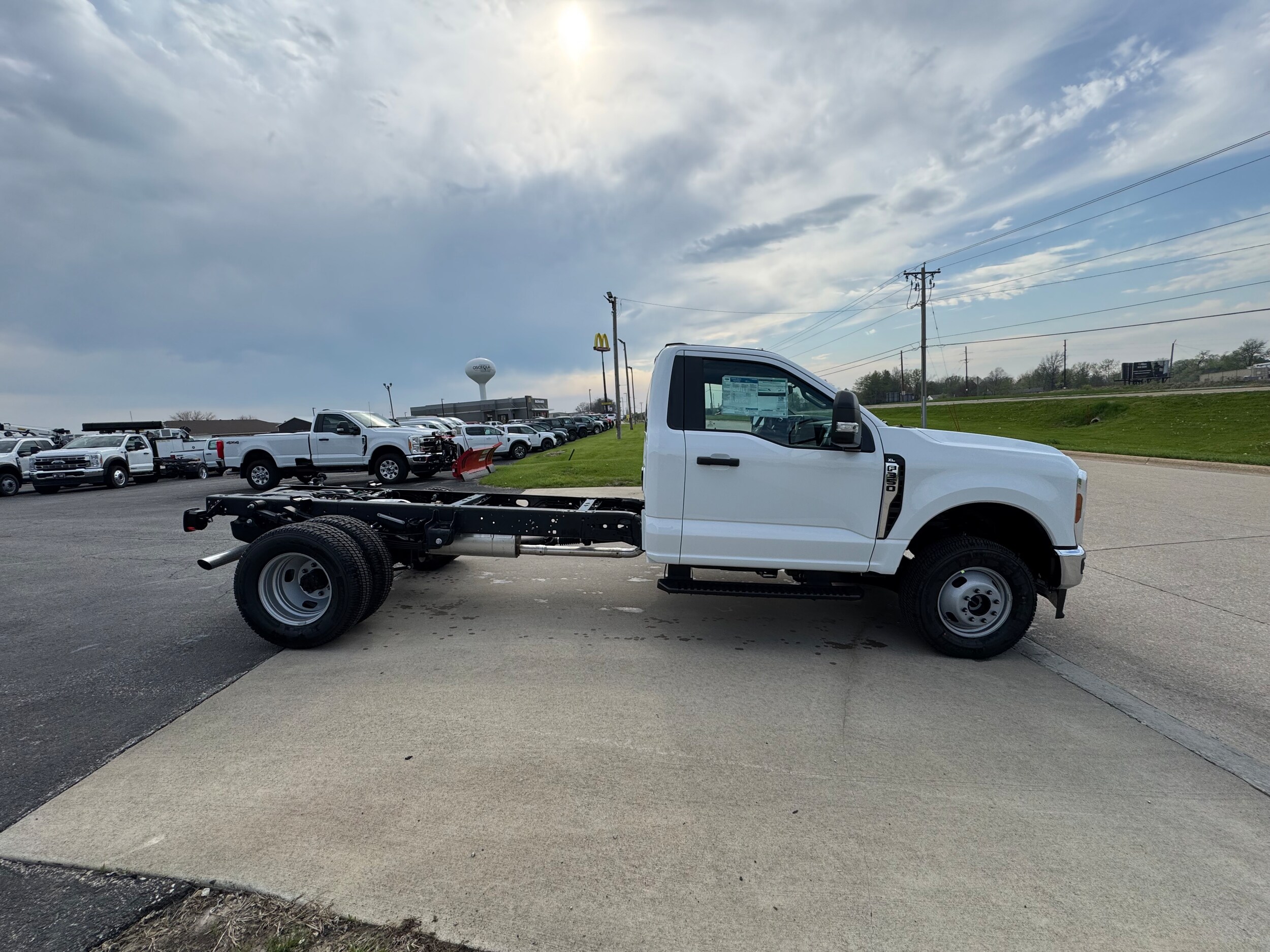 2025 Ford F-350 photo 4