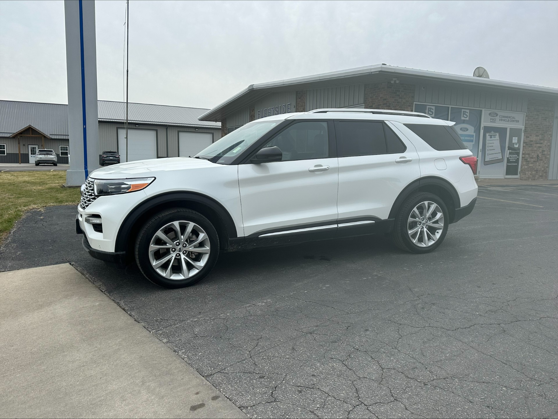 2023 Ford Explorer Platinum 4WD's photo