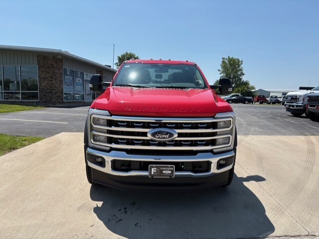 2025 Ford F-550 Lariat photo 2