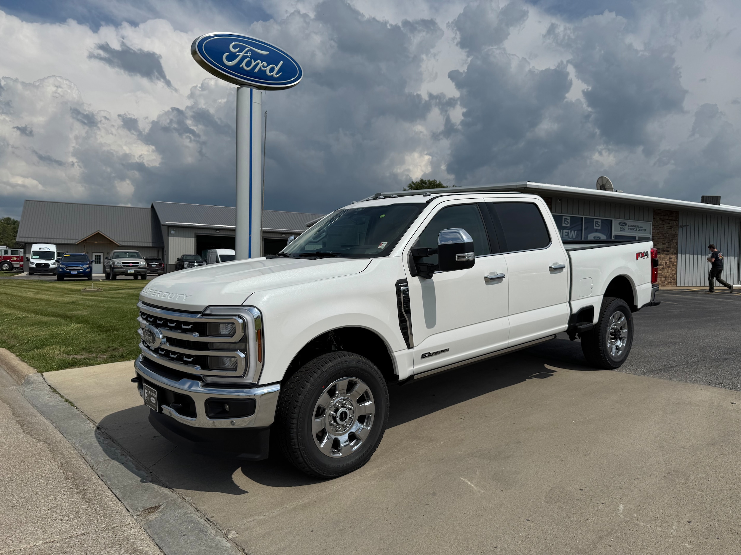 2025 Ford F-350 Super Duty Lariat's photo