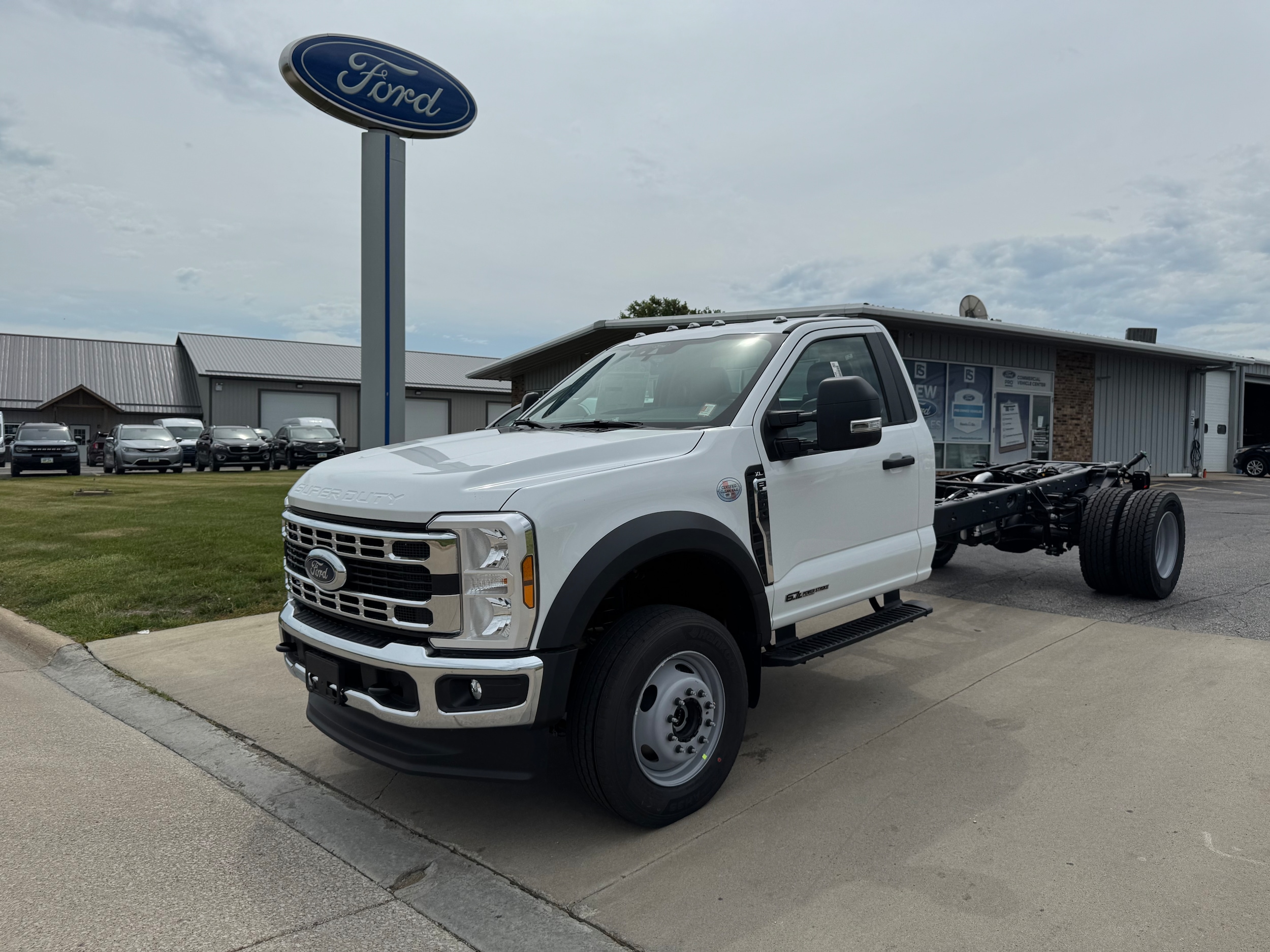 2025 Ford F-600 Super Duty Chassis Cab XL's photo