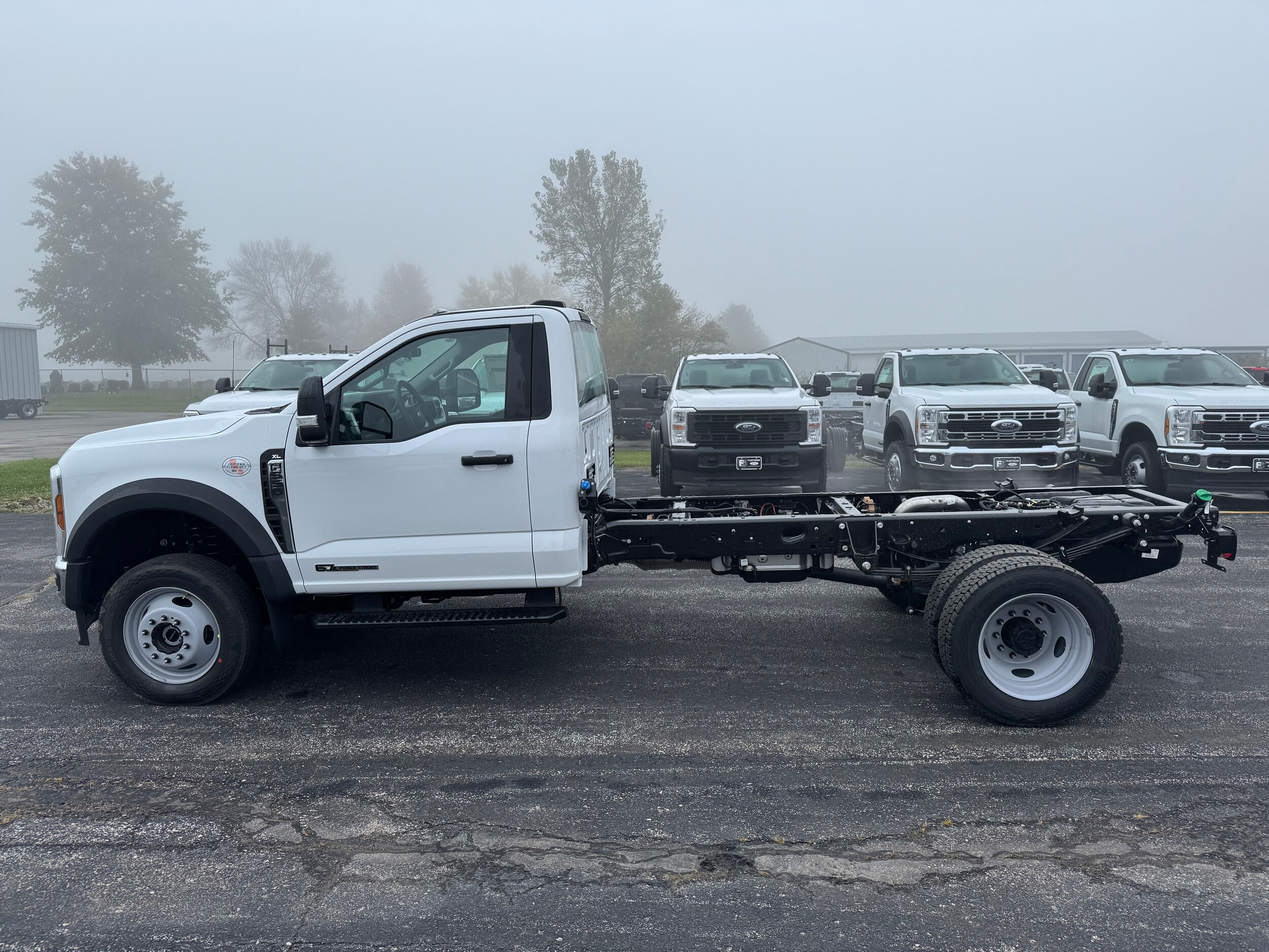 2026 Ford F-550 photo 2