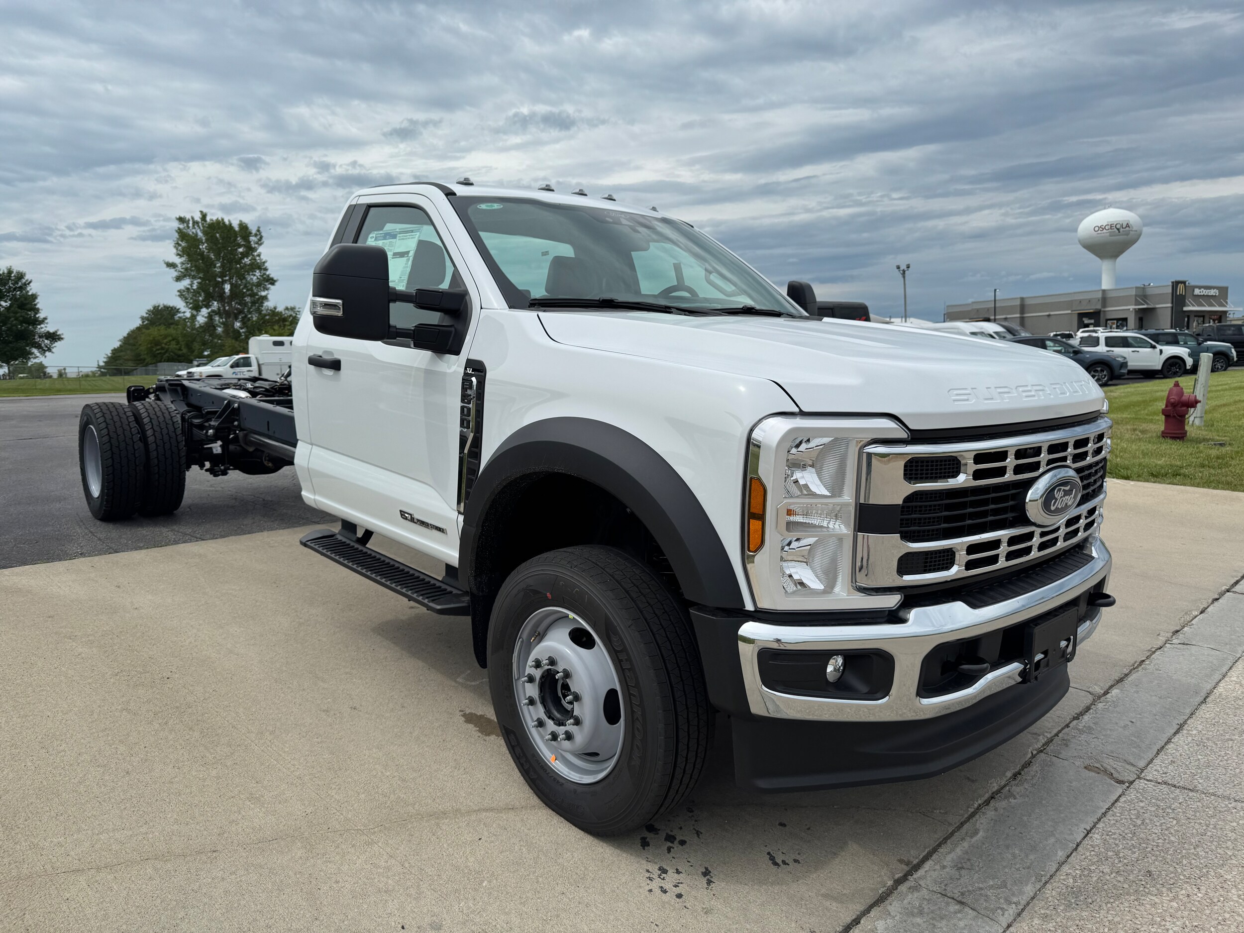 2025 Ford F-600 photo 3
