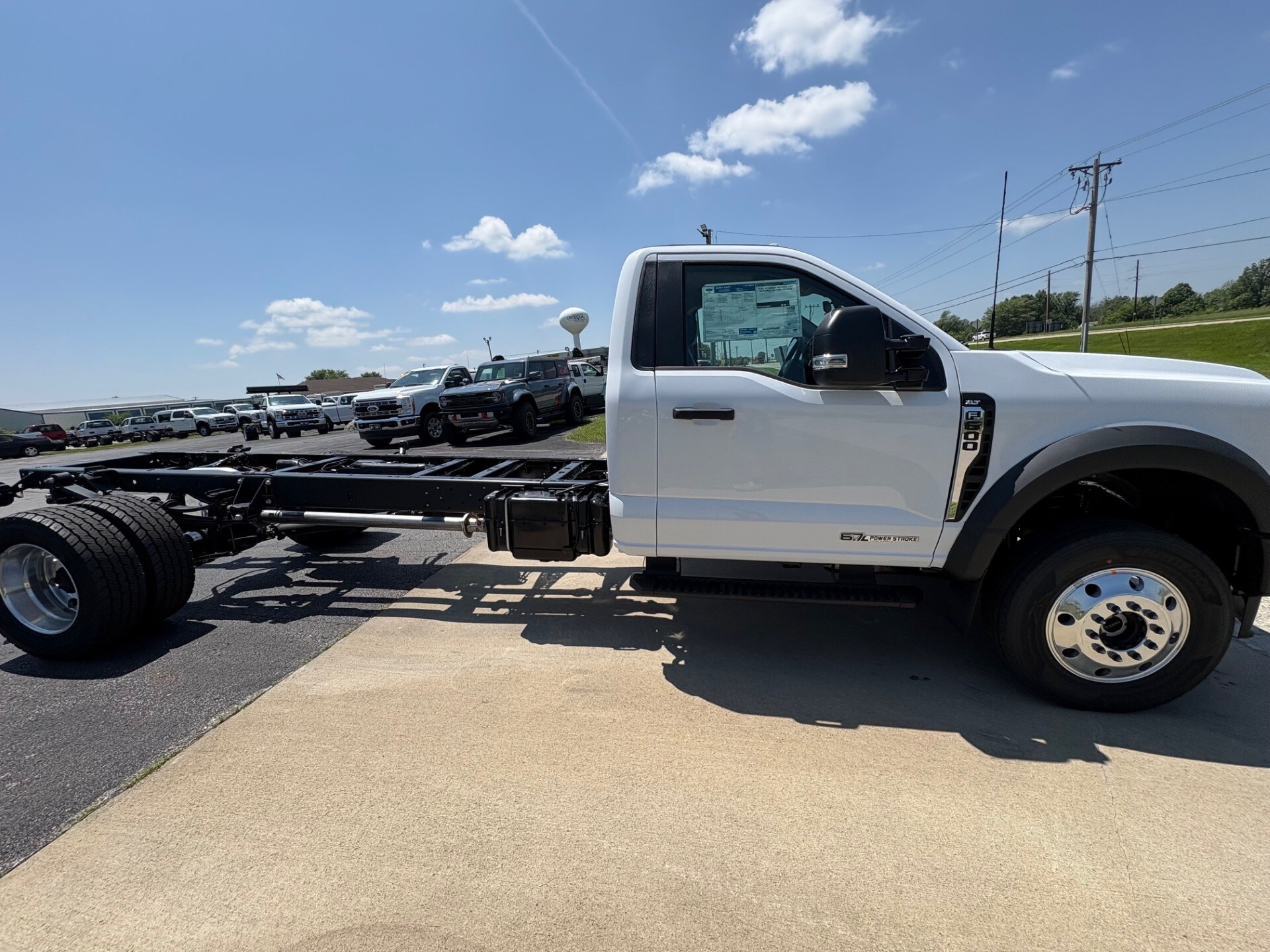 2025 Ford F-600 photo 4
