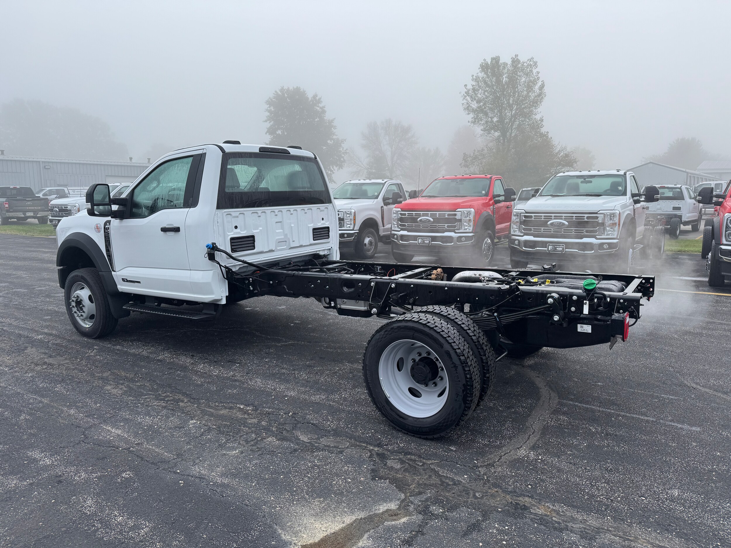 2026 Ford F-550 photo 3