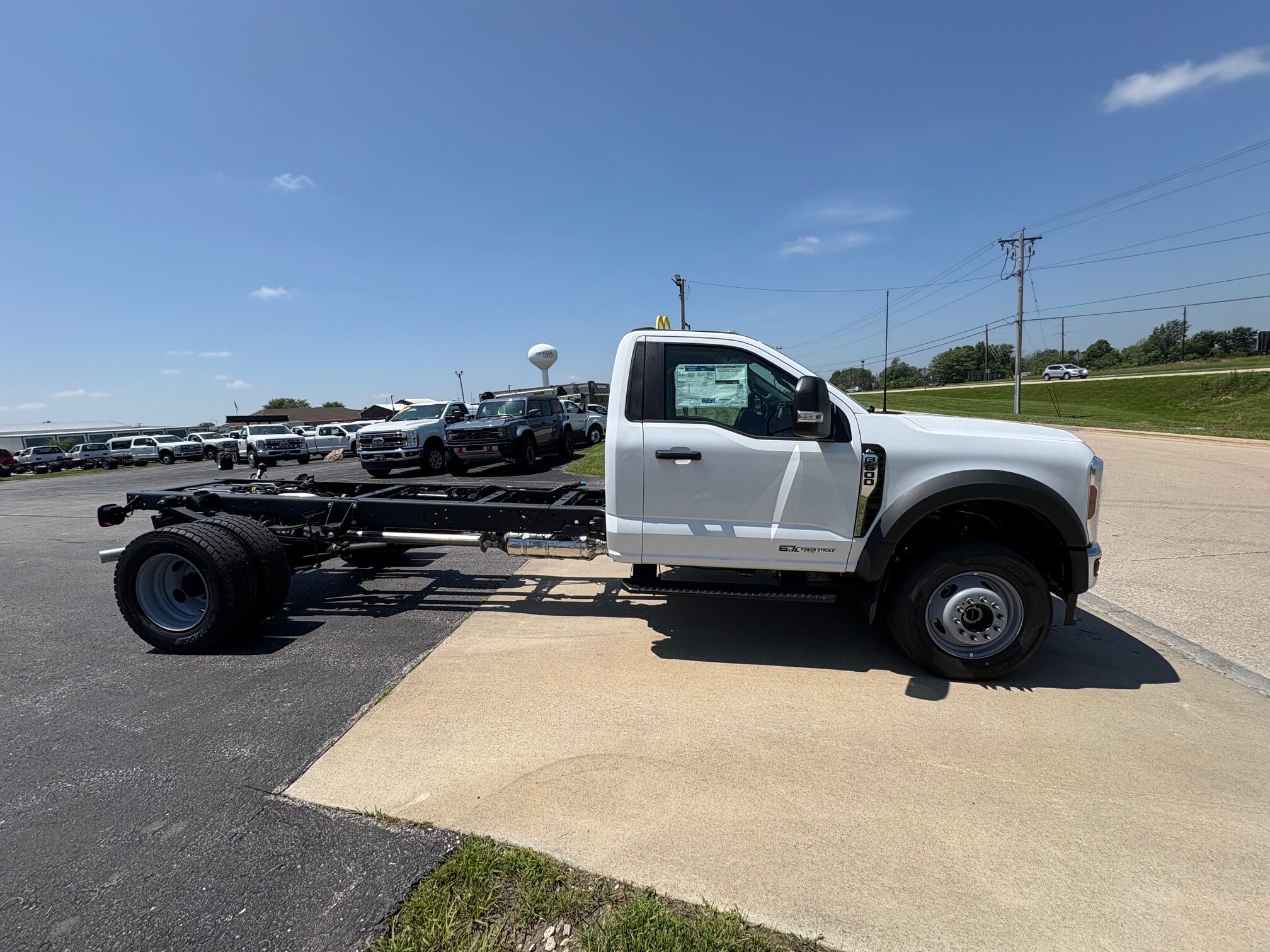 2025 Ford F-600 photo 4
