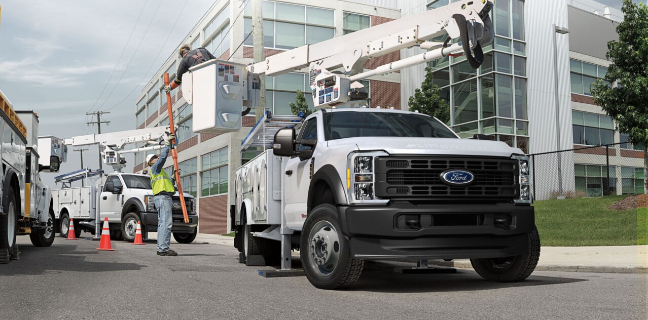 2024-Ford-Super-Duty-F-350-Limited_13_mh.jpg