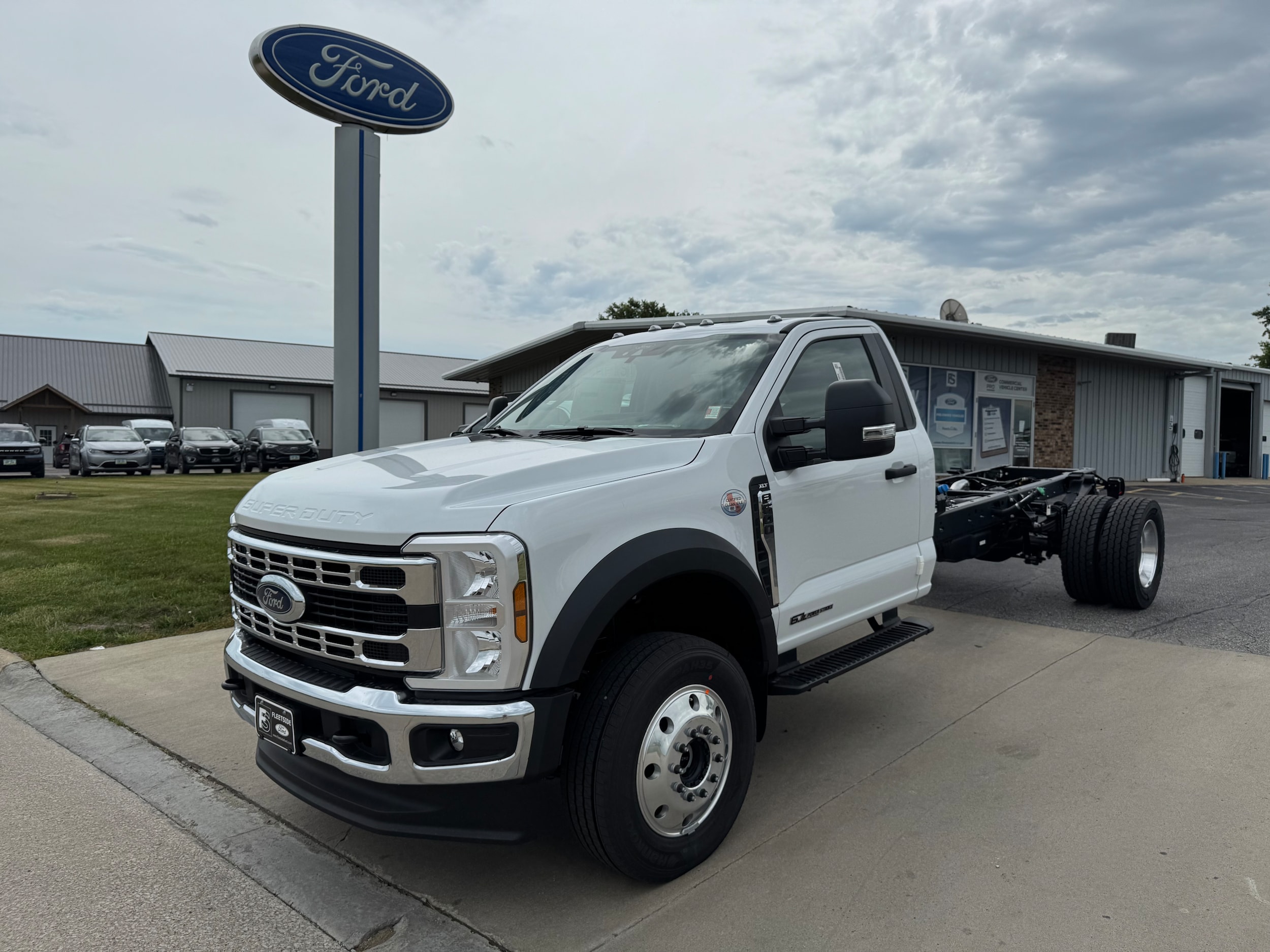 2025 Ford F-600 Super Duty Chassis Cab XLT's photo