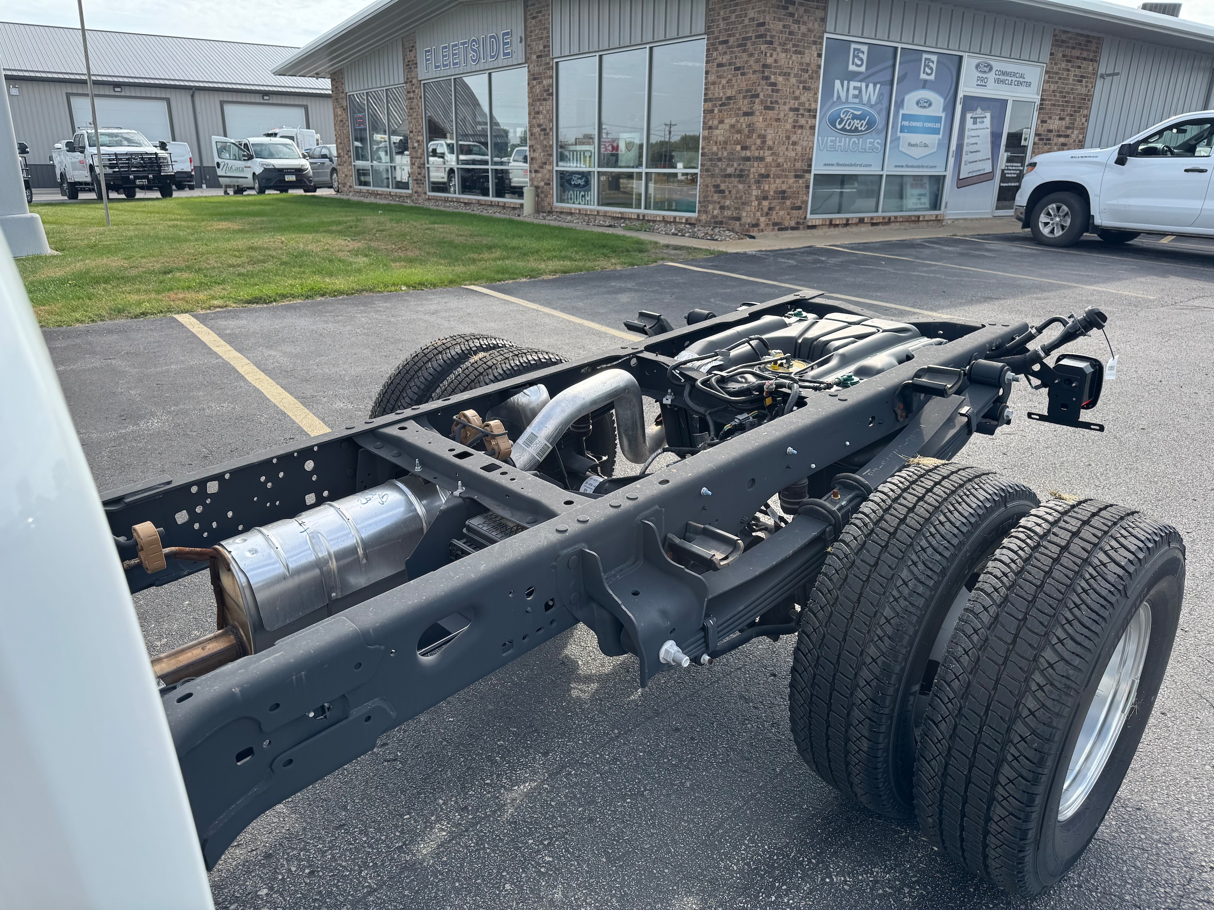 2025 Ford F-350 Super Duty Chassis Cab XL - Photo 11