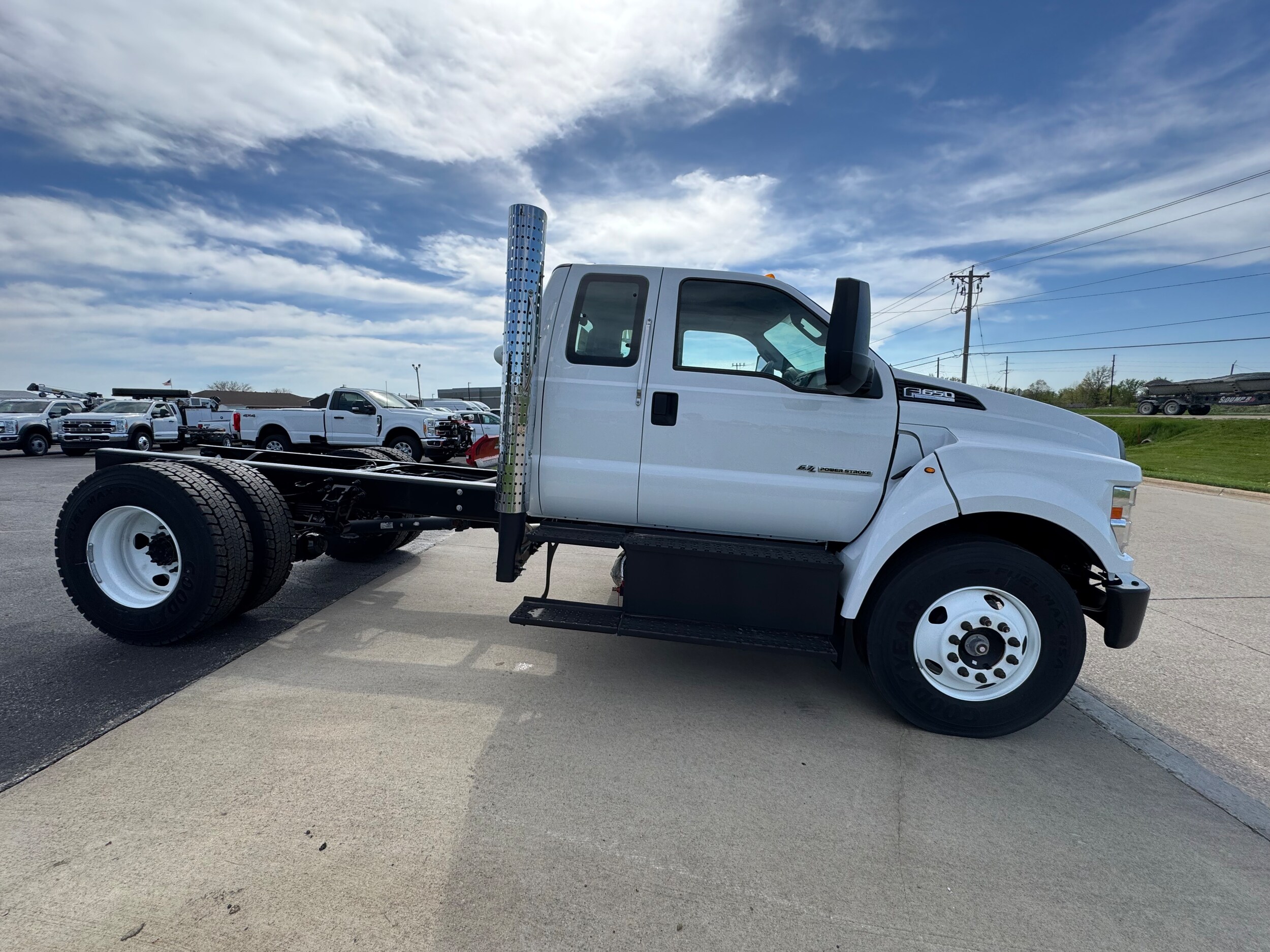2025 Ford F-650 Base photo 4