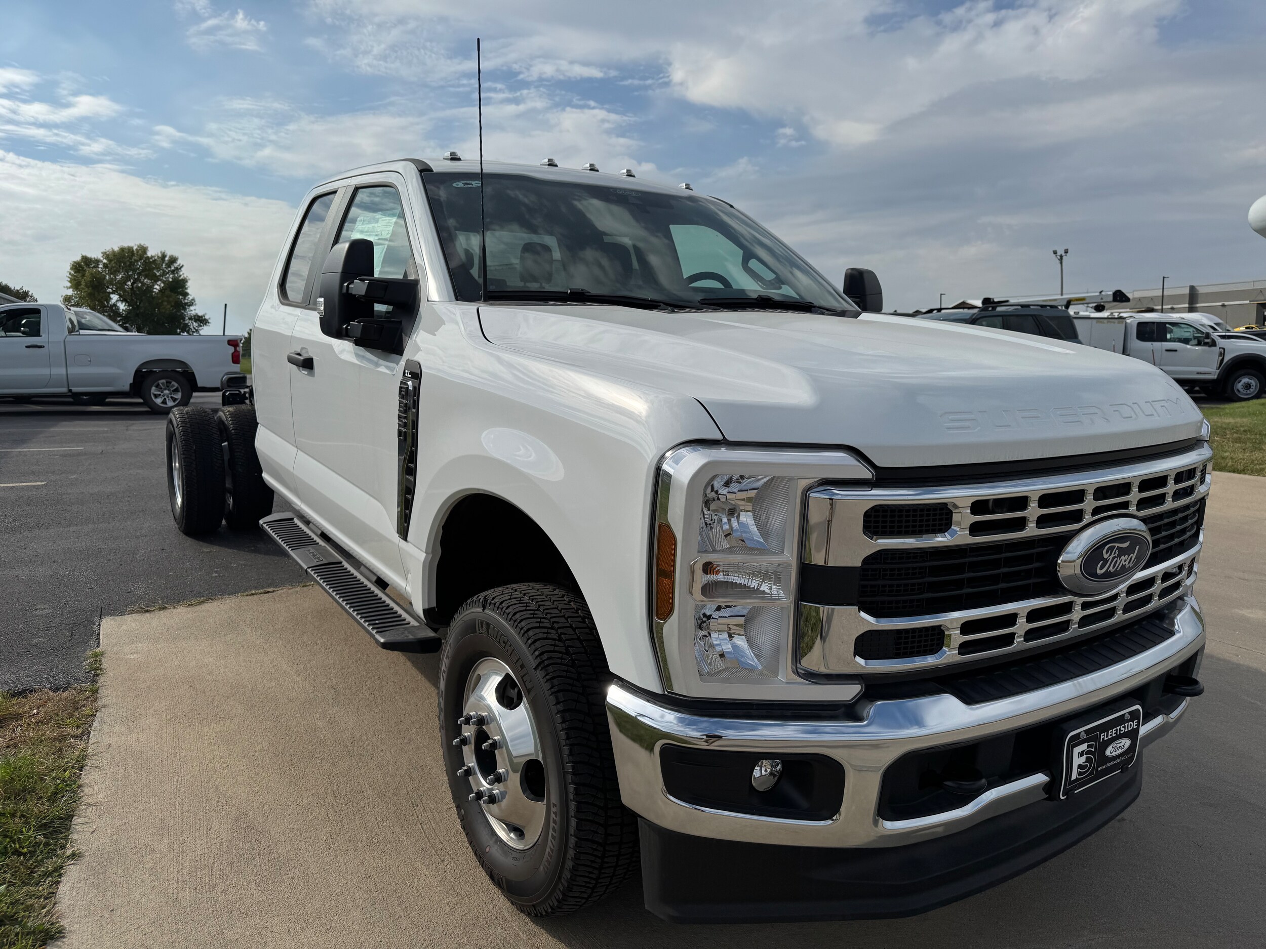 2025 Ford F-350 Super Duty Chassis Cab XL - Photo 9