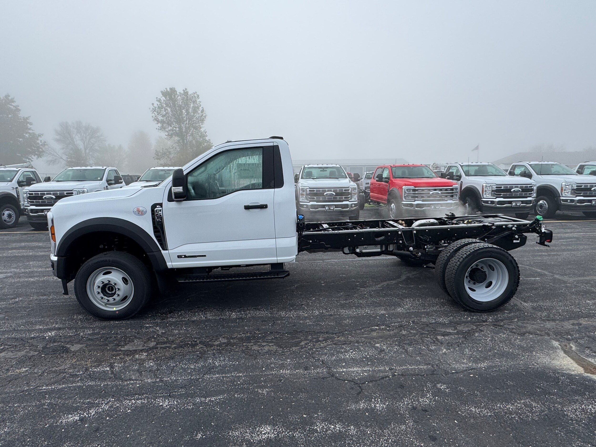 2026 Ford F-550 photo 2