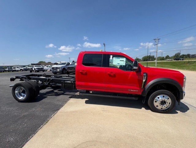 2025 Ford F-550 Lariat photo 3
