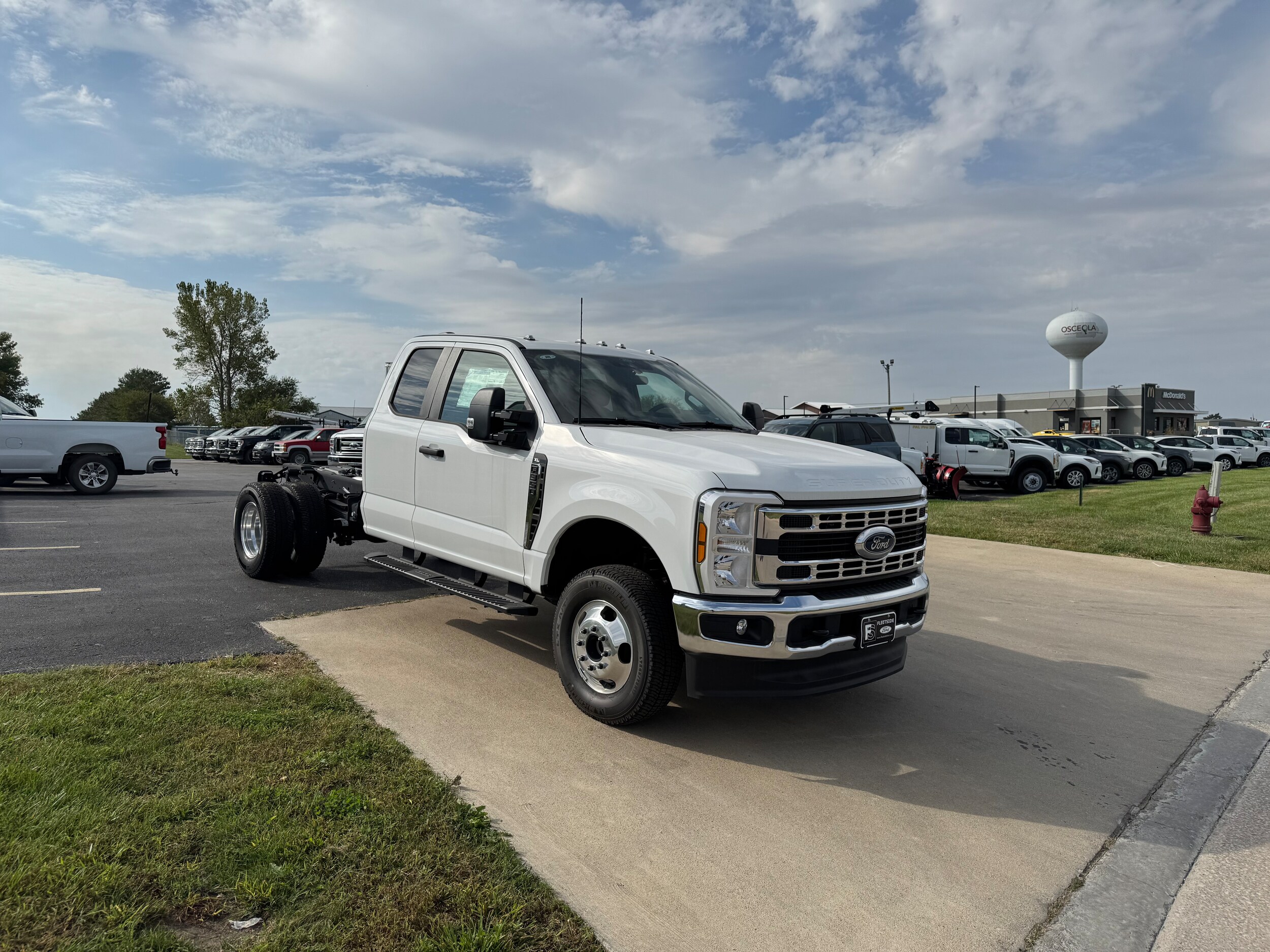 2025 Ford F-350 Super Duty Chassis Cab XL - Photo 8