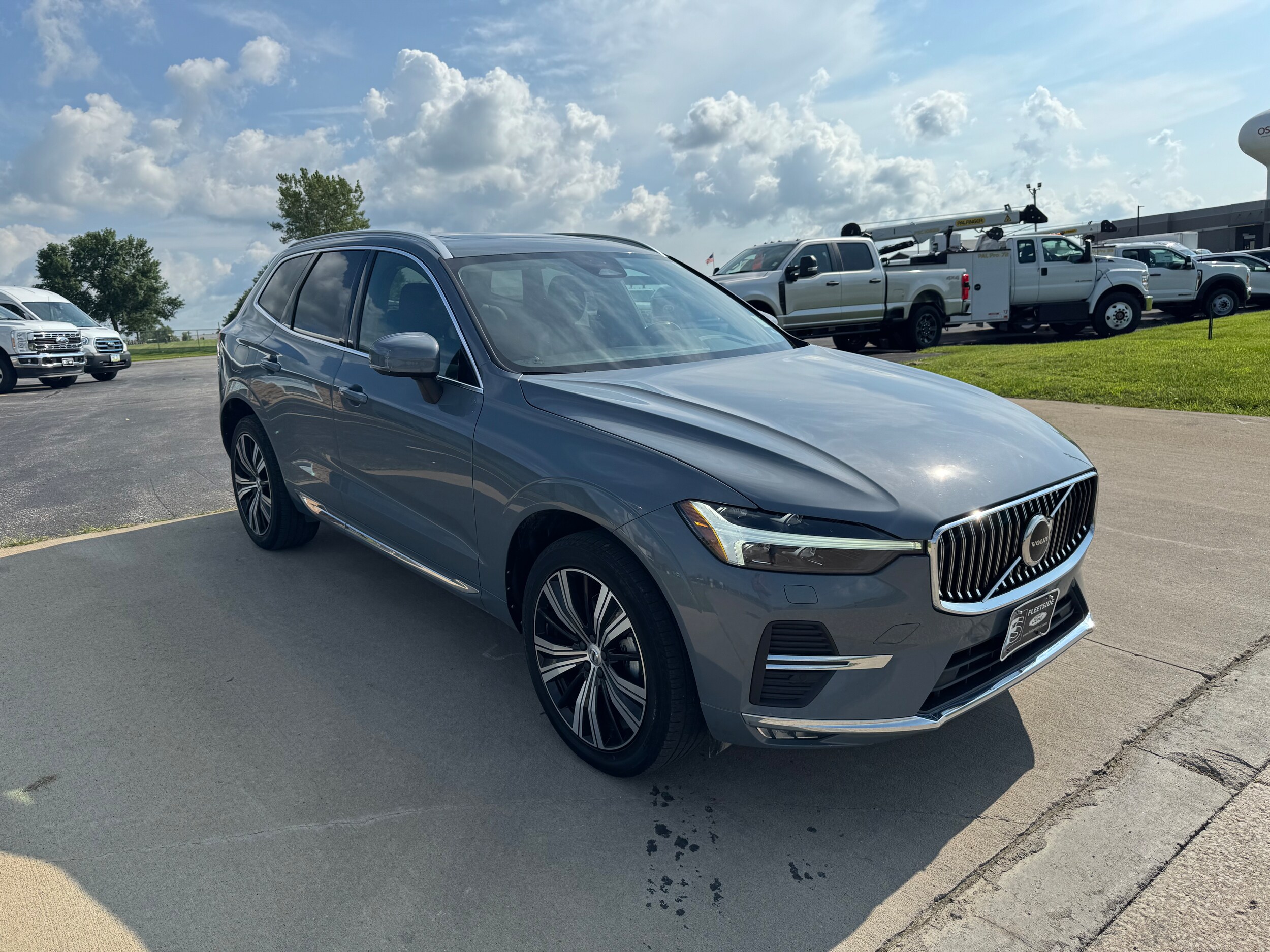 2022 Volvo XC60 B5 Inscription photo 3