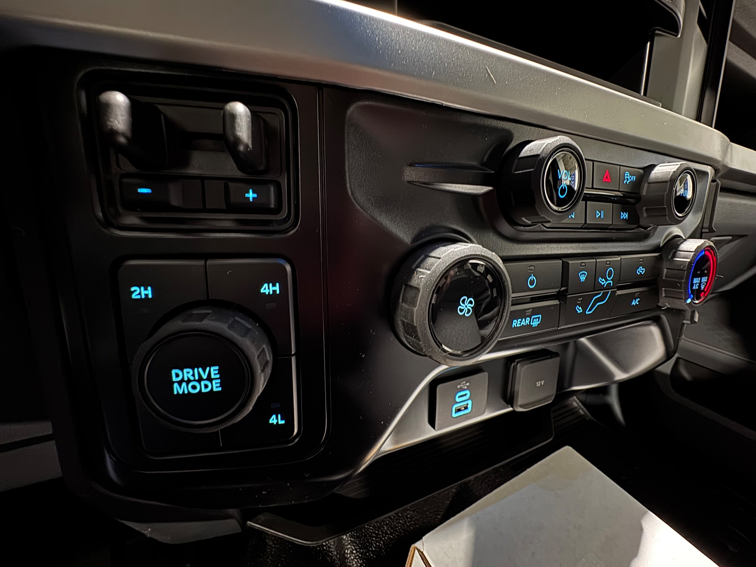 2025 Ford F-350 Super Duty Chassis Cab XL - Photo 15