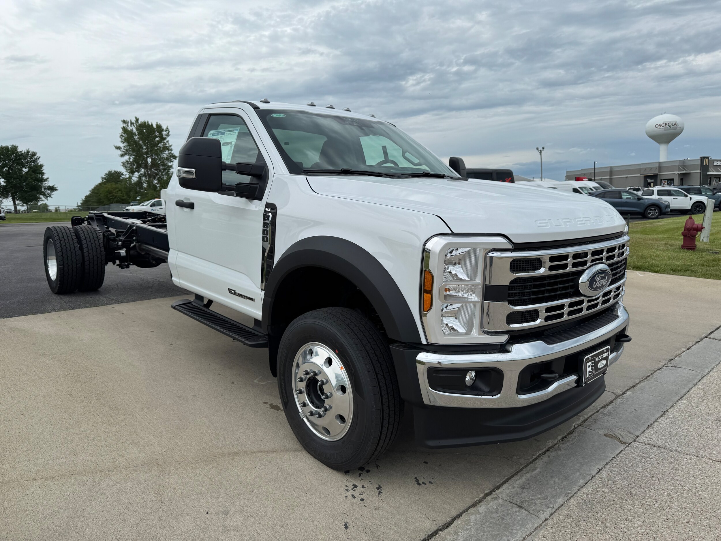 2025 Ford F-600 photo 3