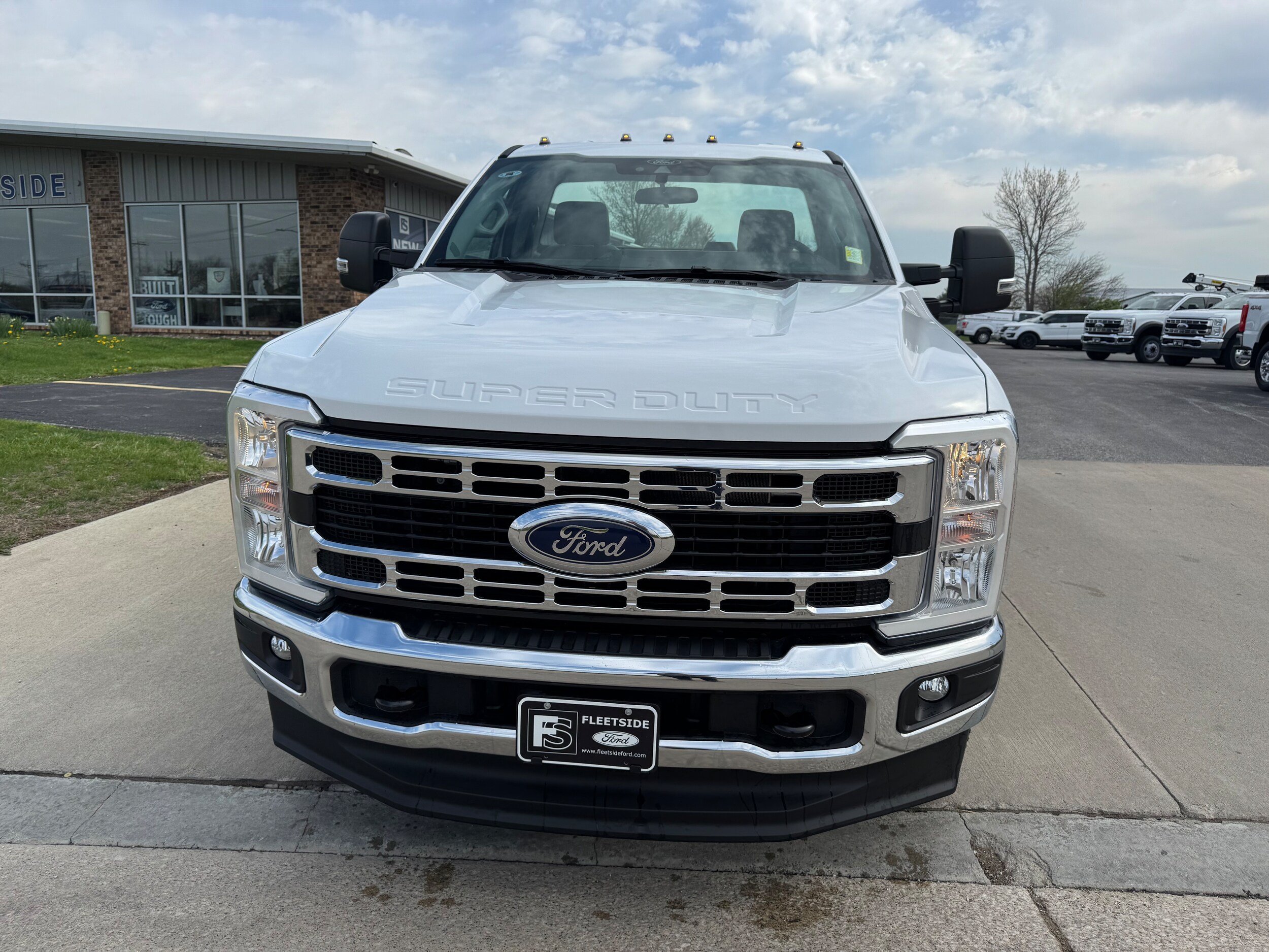 2025 Ford F-350 photo 2
