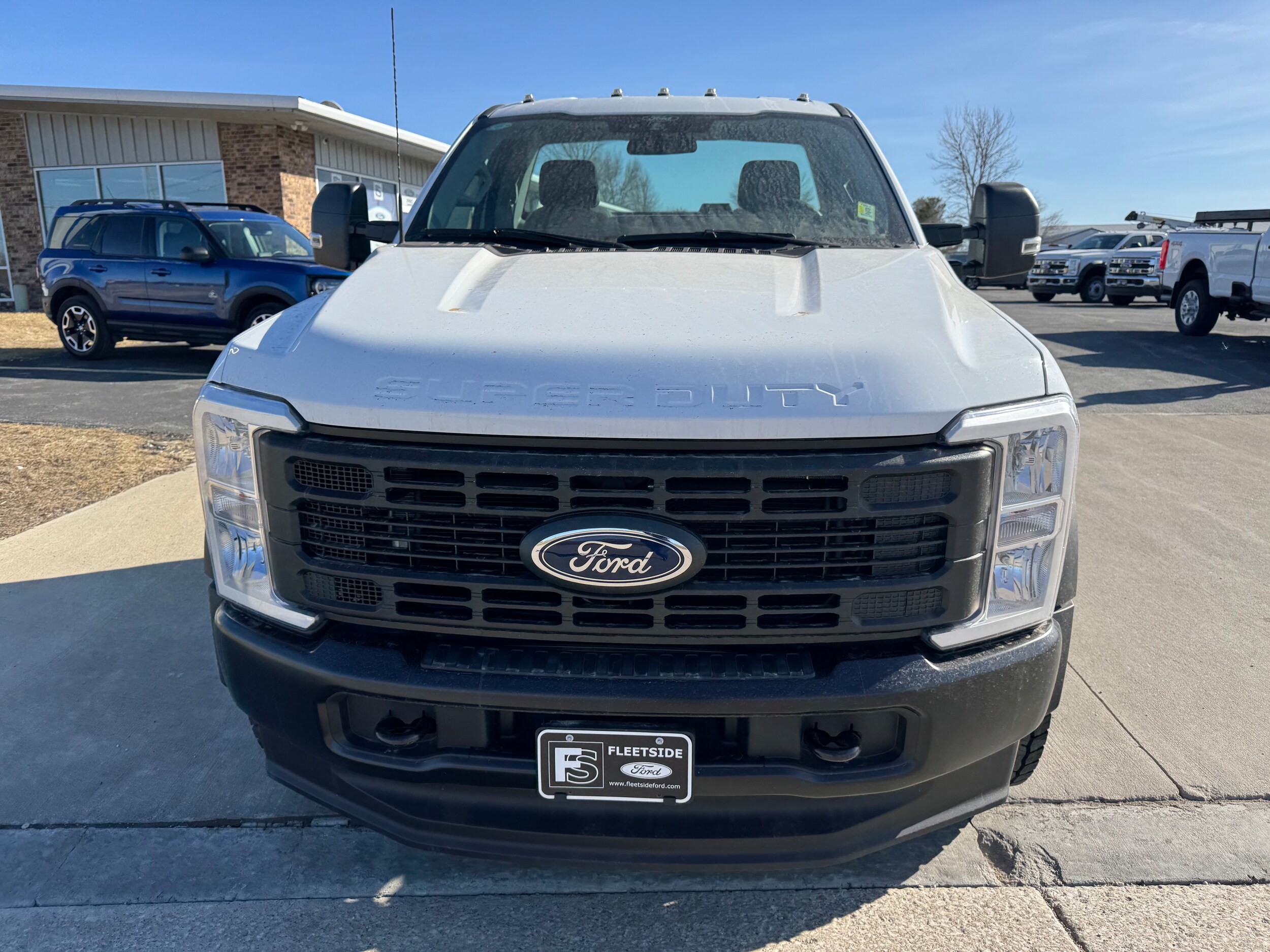 2024 Ford F-600 photo 2
