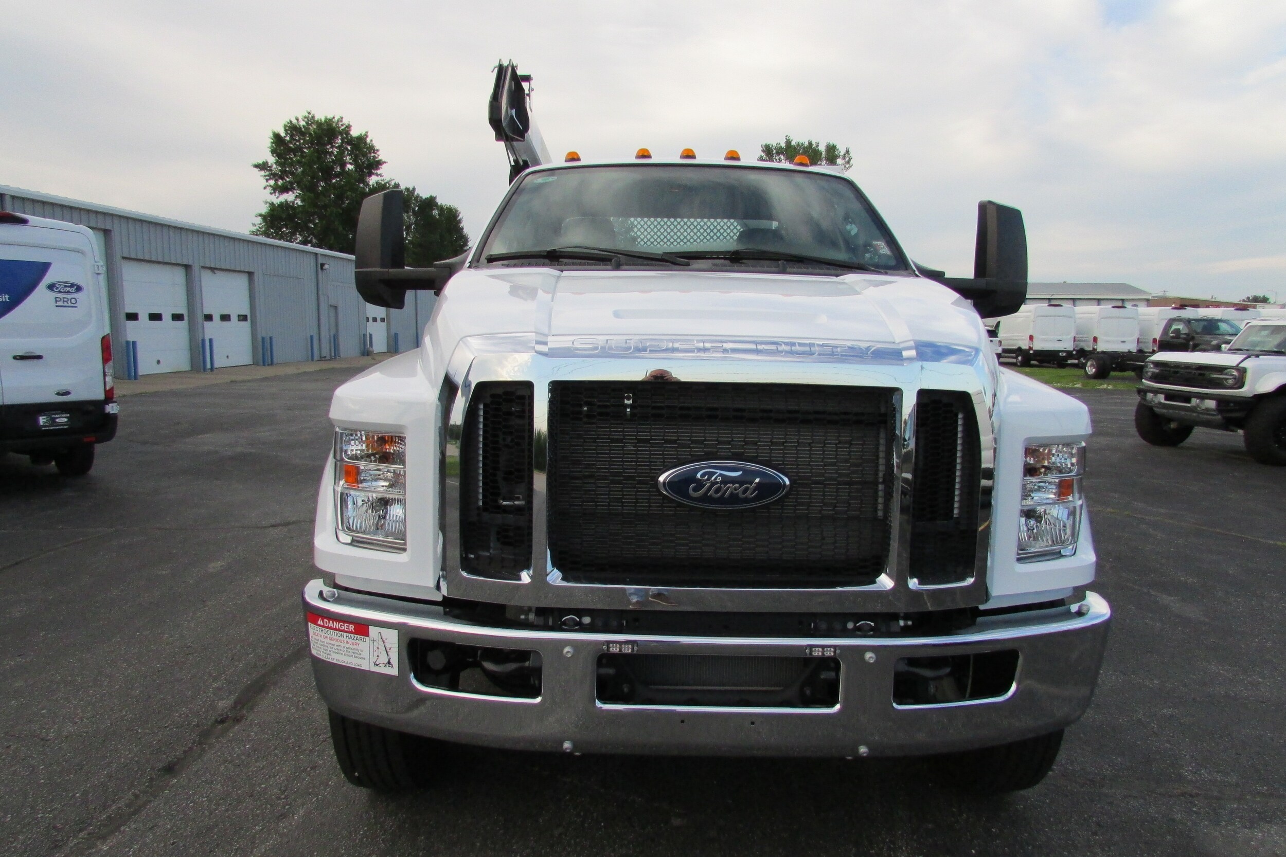 2024 Ford F-650 XL photo 2
