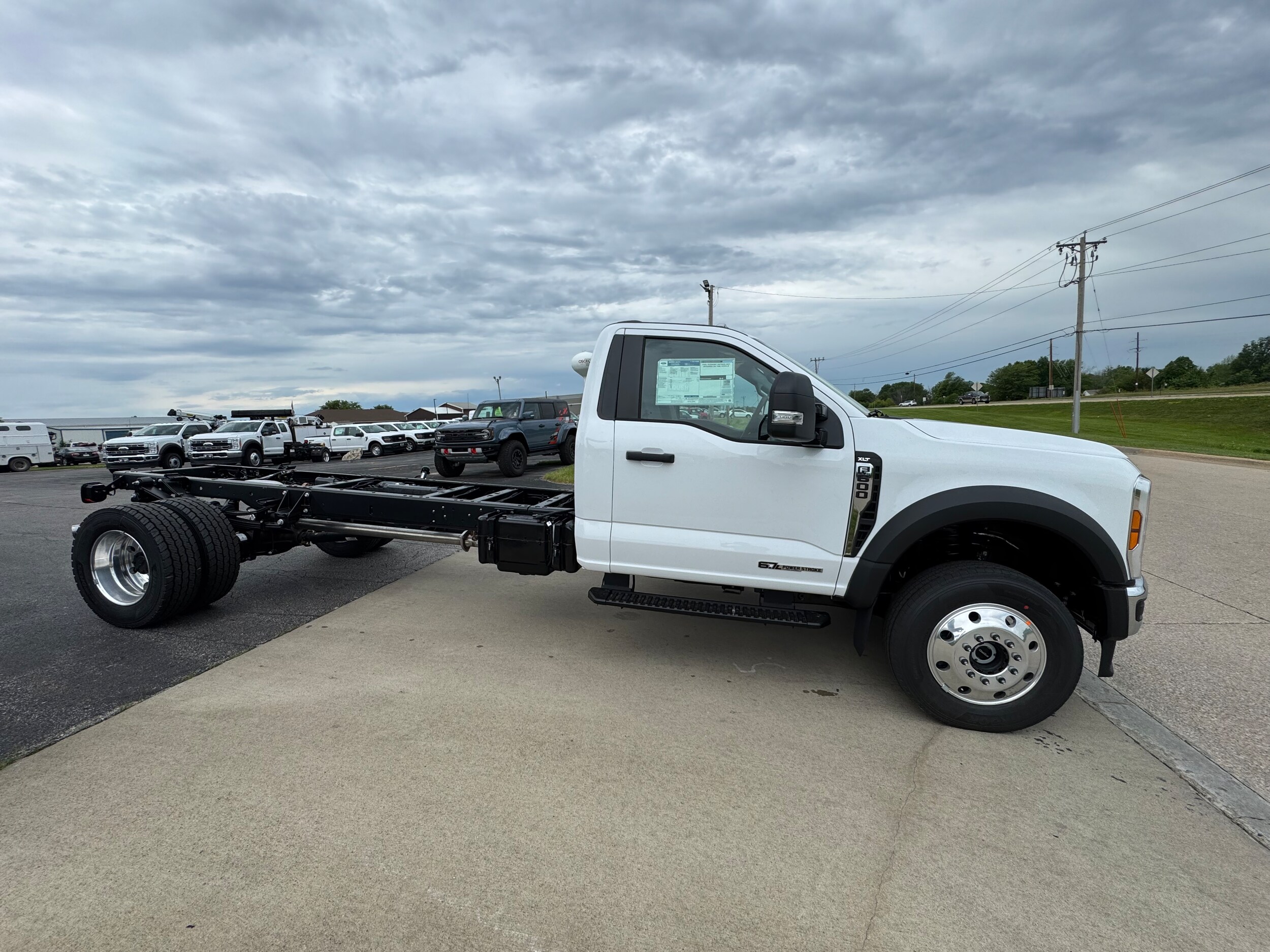 2025 Ford F-600 photo 4
