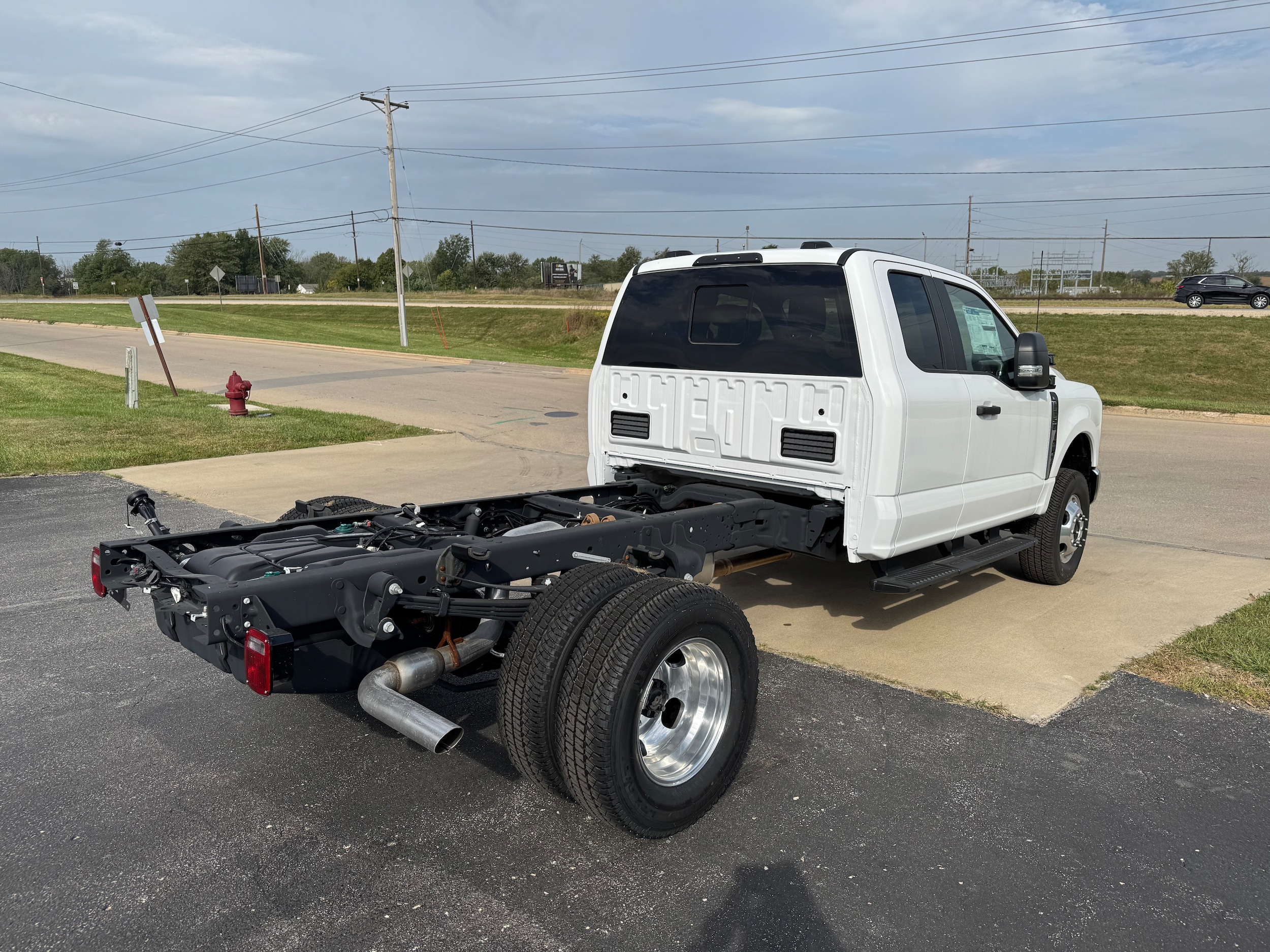 2025 Ford F-350 Super Duty Chassis Cab XL - Photo 6