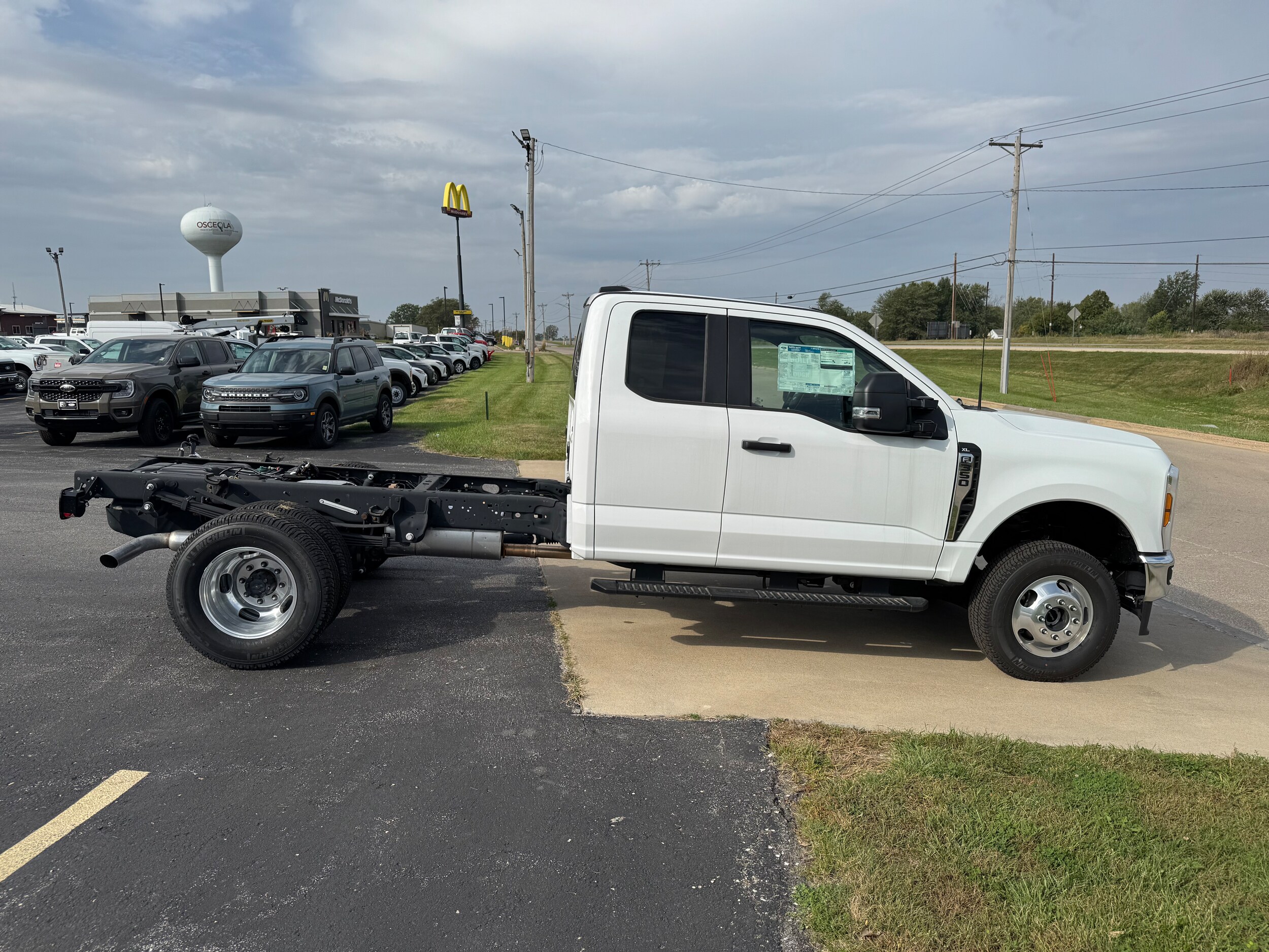 2025 Ford F-350 Super Duty Chassis Cab XL - Photo 7