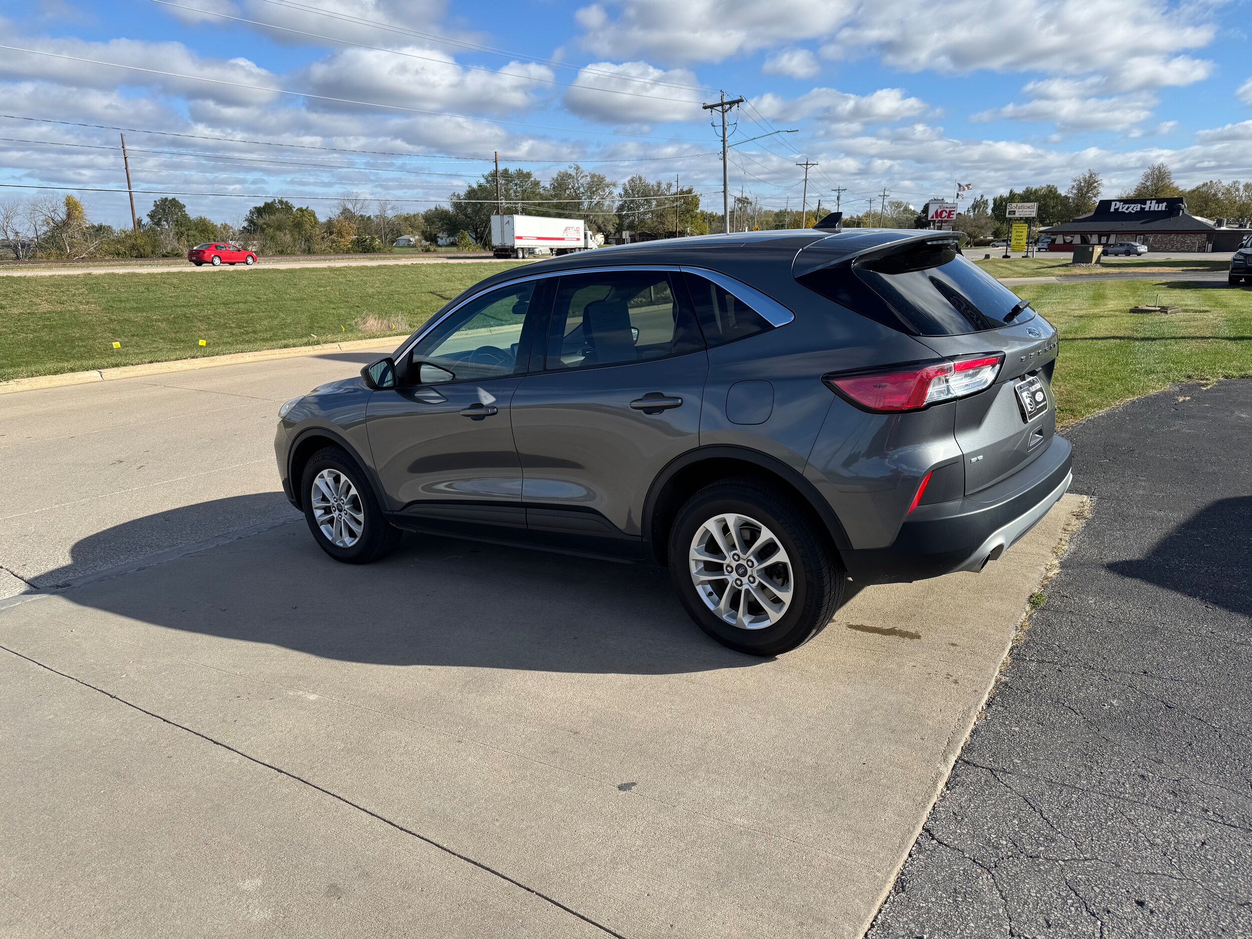 2022 Ford Escape SE photo 3
