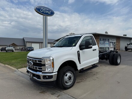 2025 Ford F-350 Chassis Truck Regular Cab