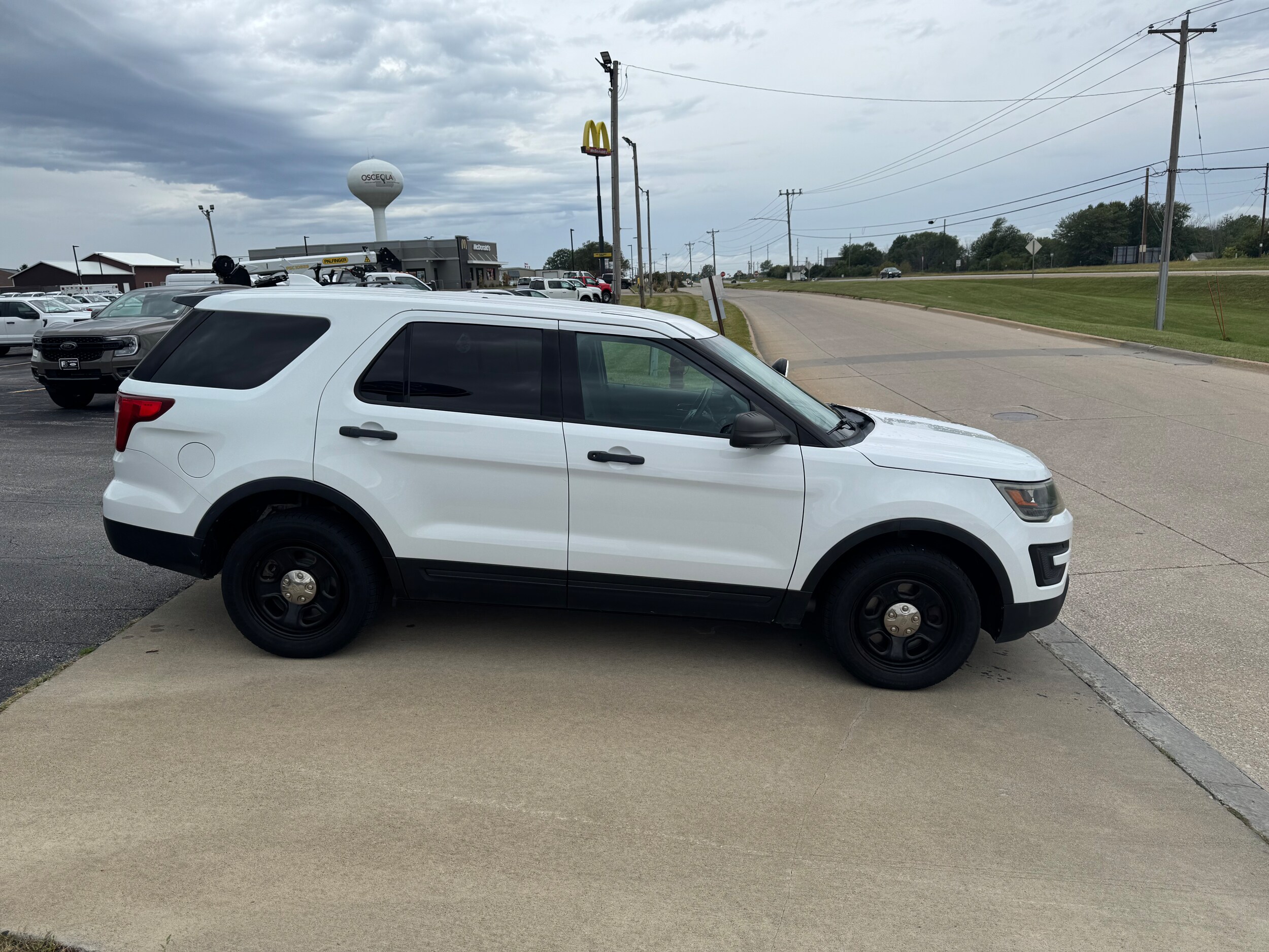 2016 Ford Explorer photo 2