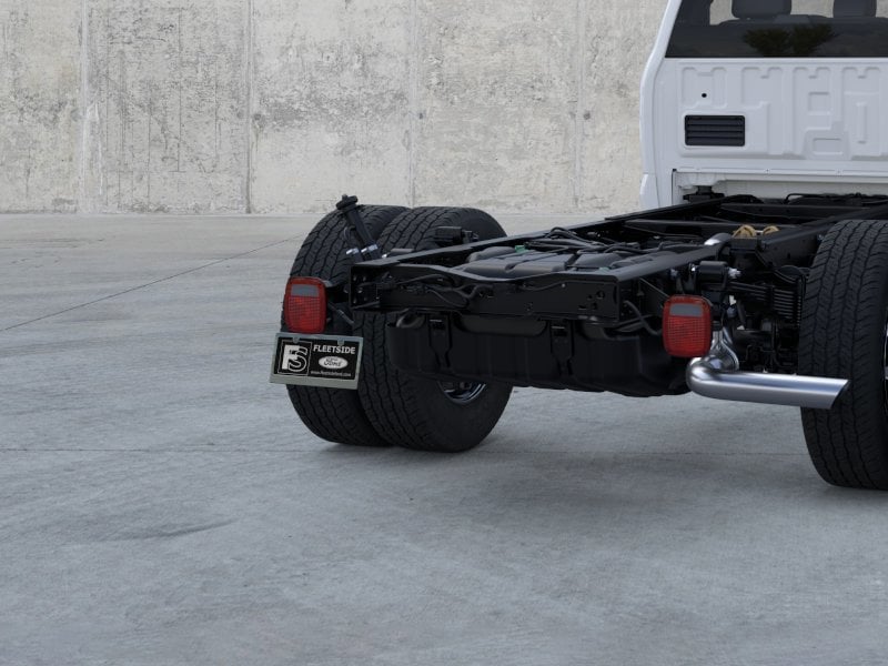 2025 Ford F-600 Super Duty Chassis Cab XLT - Photo 21
