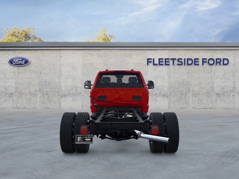 2025 Ford F-600 Super Duty Chassis Cab XLT - Photo 5